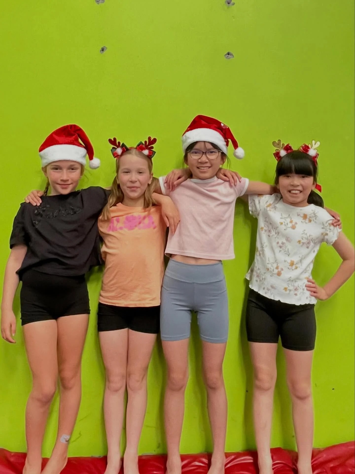 🎅🏻🎄Drop and Shop Christmas School Holiday Gymnastics Program - BOOK NOW 🎄🎅🏻
 
The school holidays and Christmas 🌲are fast approaching and now is the perfect time to plan some exciting activities for the kids so you can do some much needed Chri