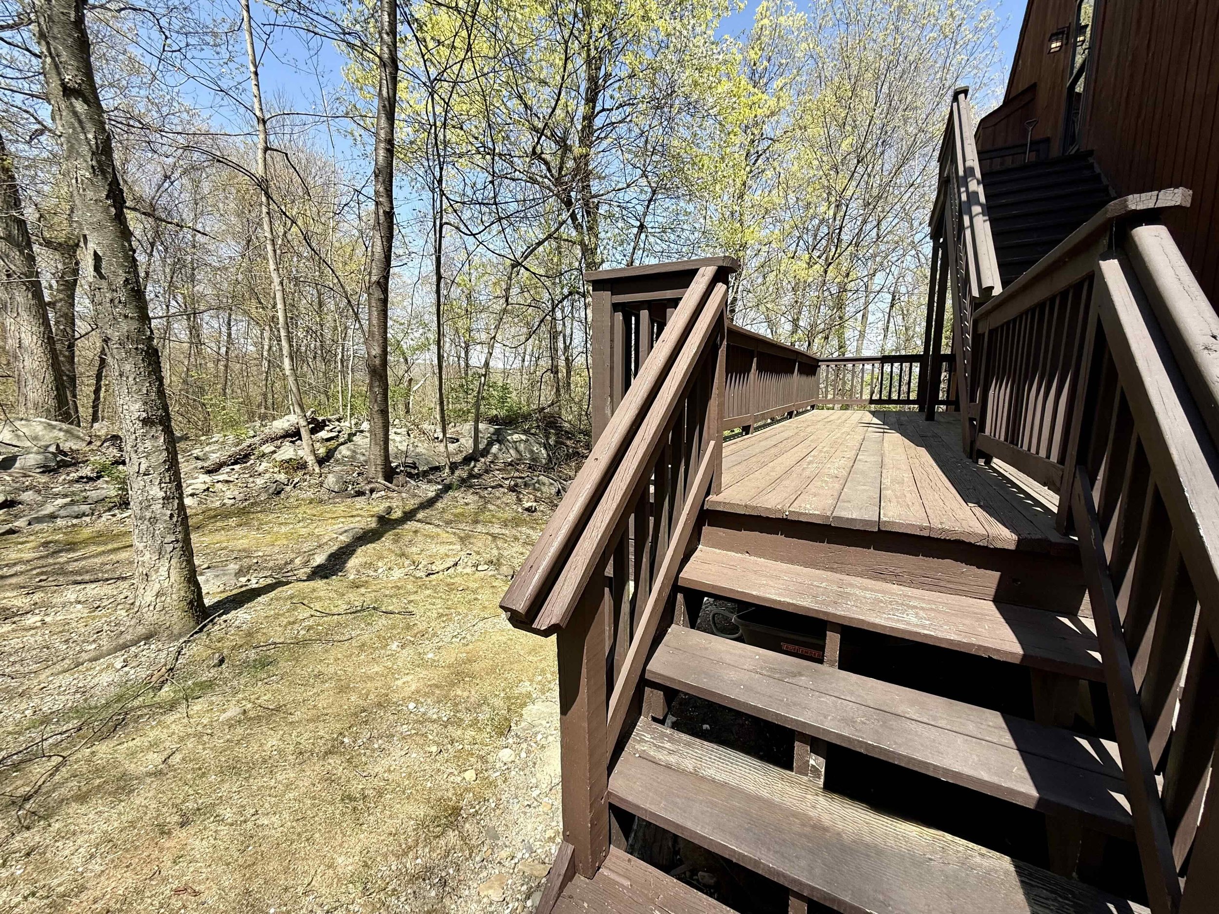 Wooded Entry and balcony for Minerals Short Term Rental