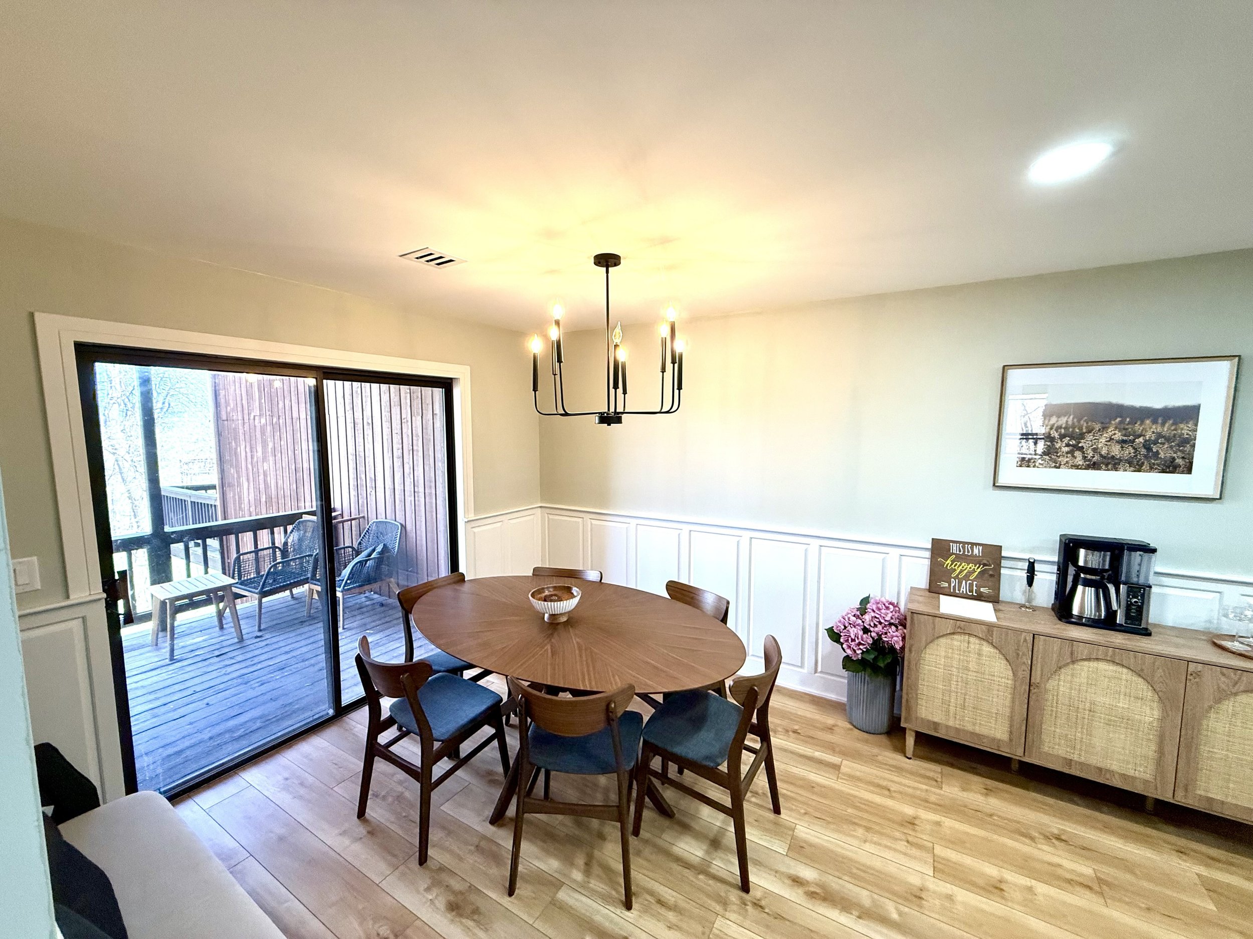 dining room with coffee bar and treetop views