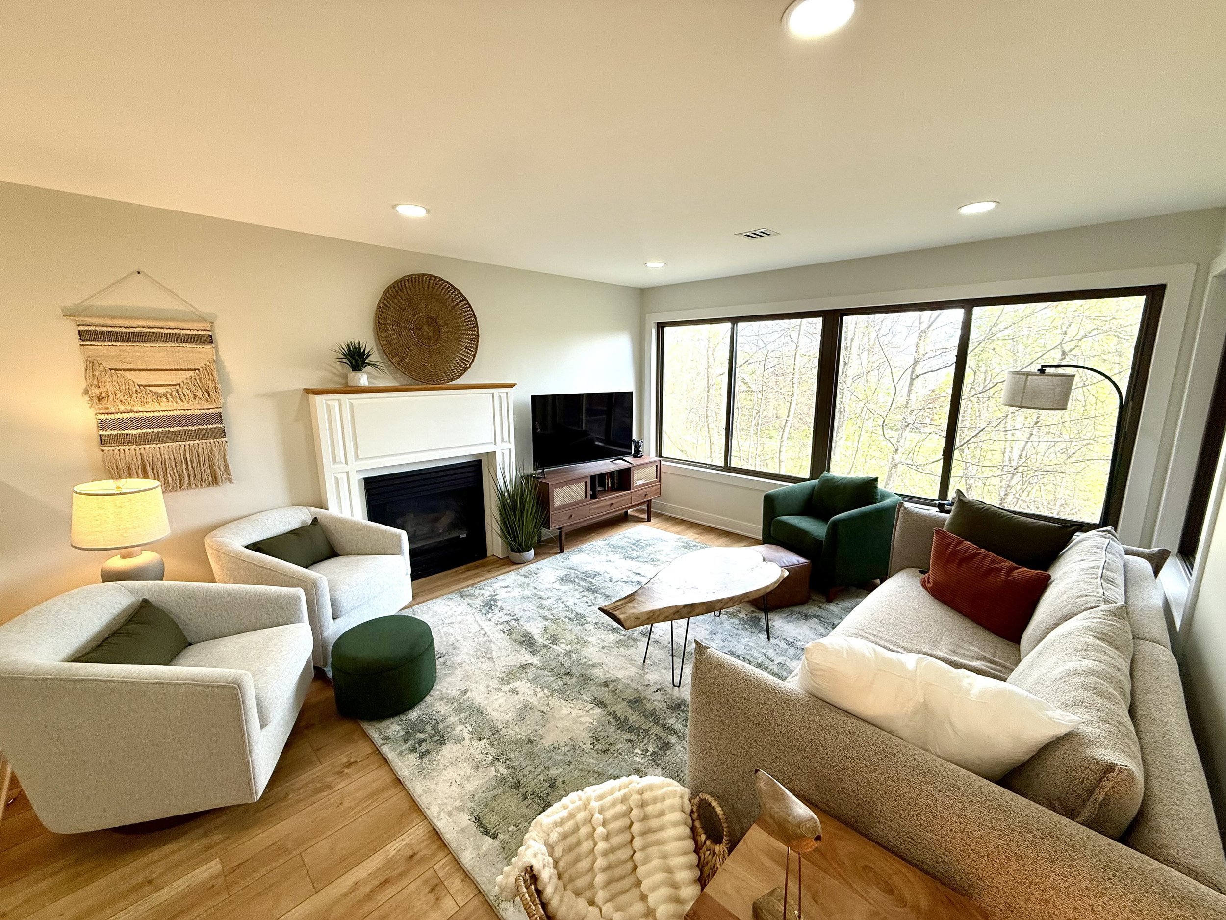 Living Room overlooking treetop canopy on mountain
