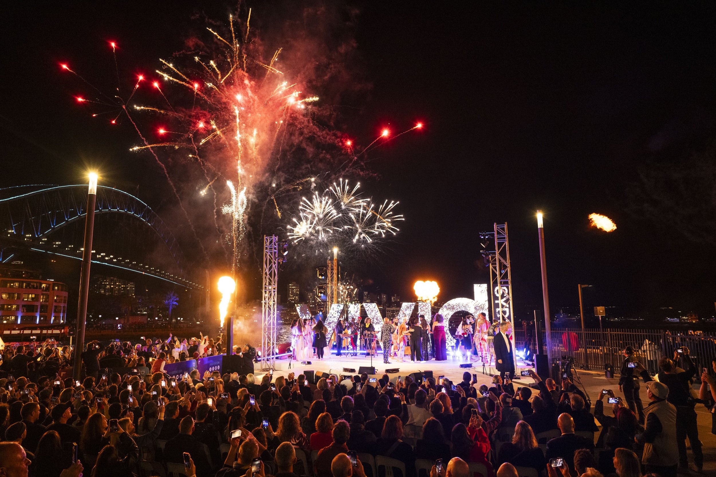 VividSydney2024_LightsOn_CircularQuay_CREDITDestinationNSW_PM_0010.jpg