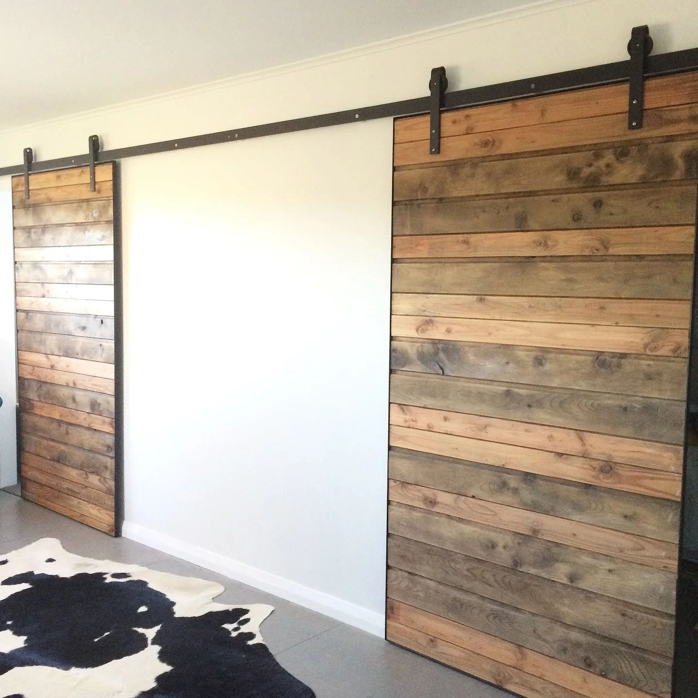 These sliding barn doors are in our own home 🏡 the perfect mix of rustic timber warmth and modern function. They save space and make a real statement too!

Would you add barn doors to your home? 

#StudioGibson #MyHomeNZ #NZHomes #HomeDesignNZ #NZIn