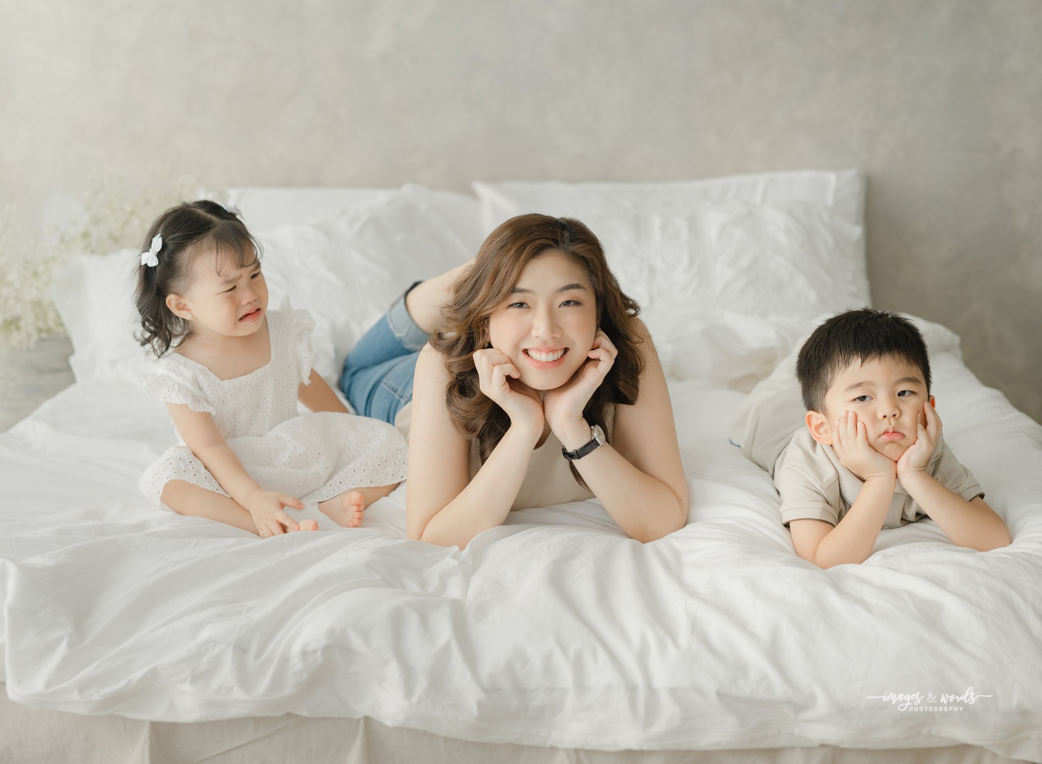 Capturing motherhood as it truly is: Less about perfect photos and more about perfectly real moments 🤍  Making chaos look cute 😌