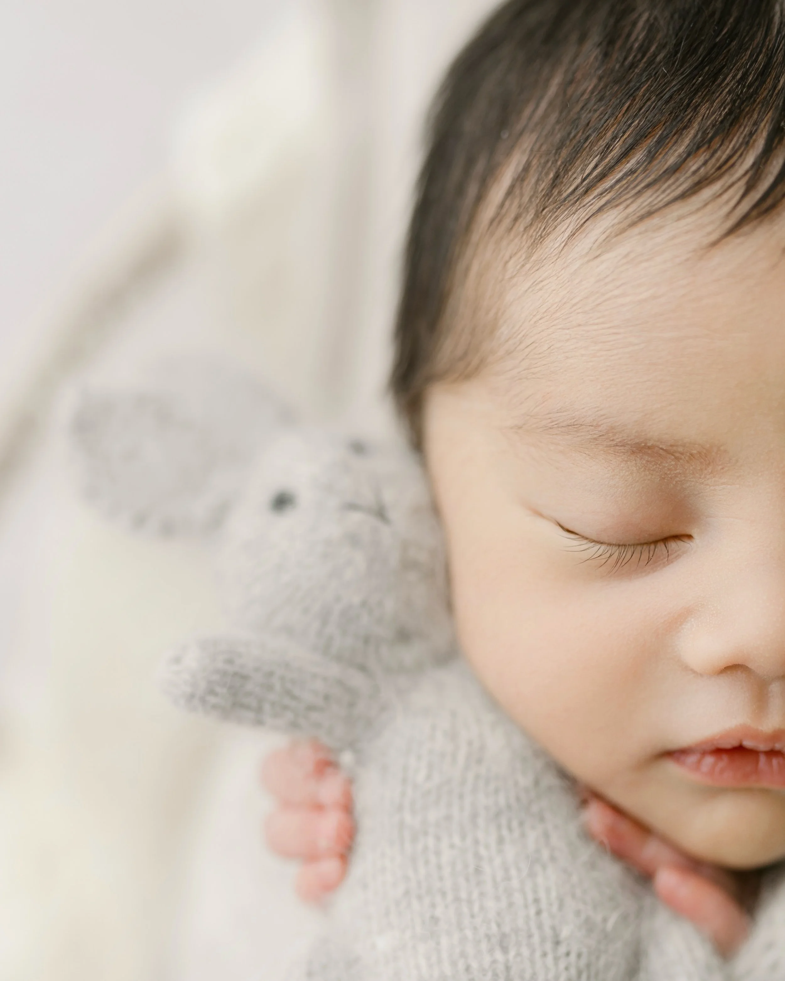 Keeping it simple for this handsome little guy, just 9 days new. 🤍

There&rsquo;s something about a clean and timeless setup that never goes out of style just a baby, lots of love, and memories that will last a lifetime.

If this is the kind of newb