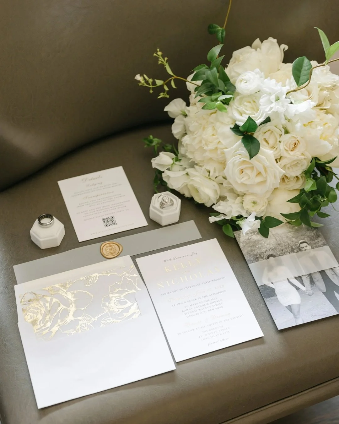 Wedding details that add cohesiveness to your wedding day. From personalized dance floor decals, invitation suites and day of stationery, @bvwcreative takes care of it all.
.
.

#bjornvw #bjornvwevents #weddings #weddinginspiration #love #reels #wedd