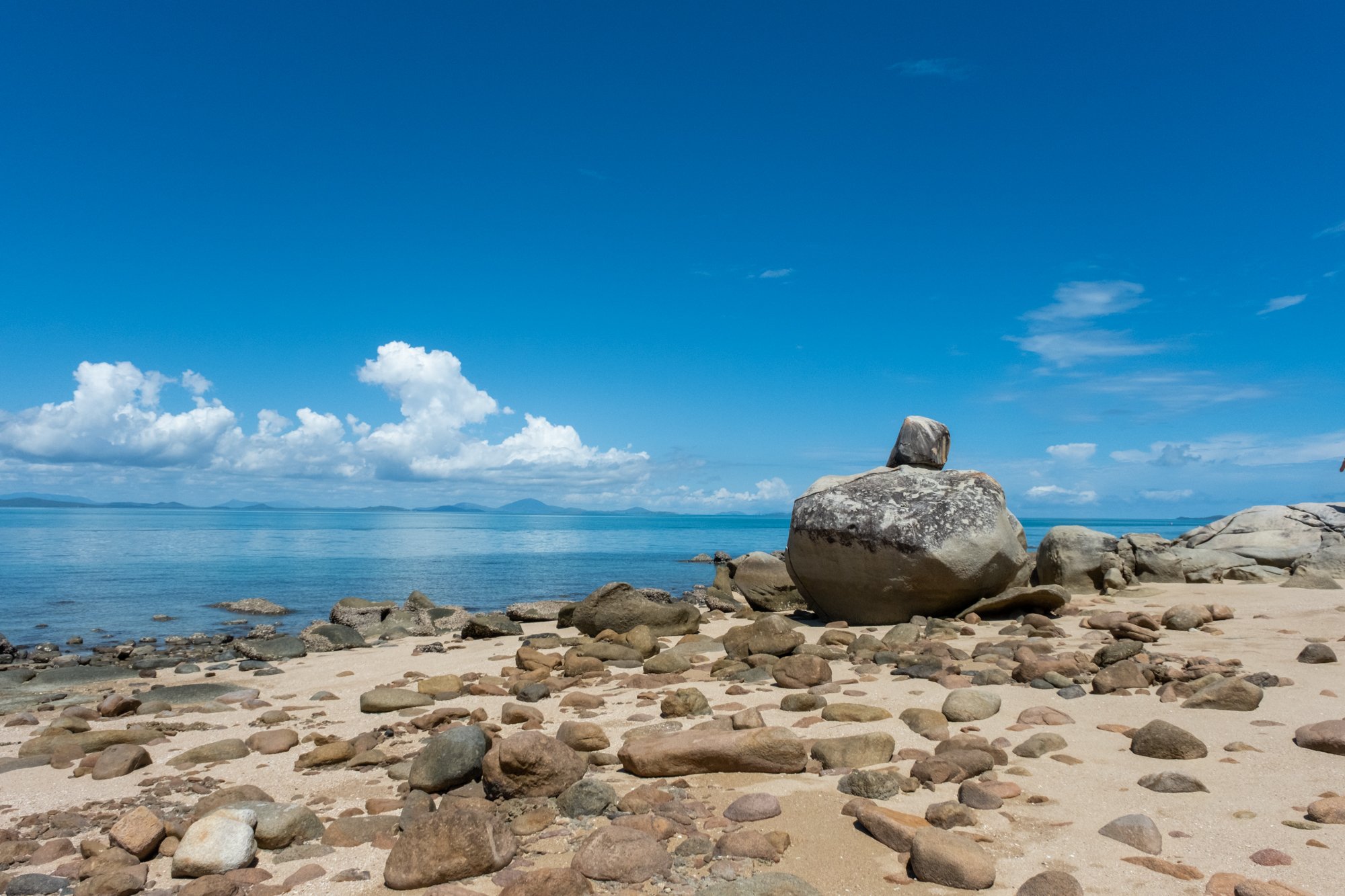 Beach rock Airlie 2