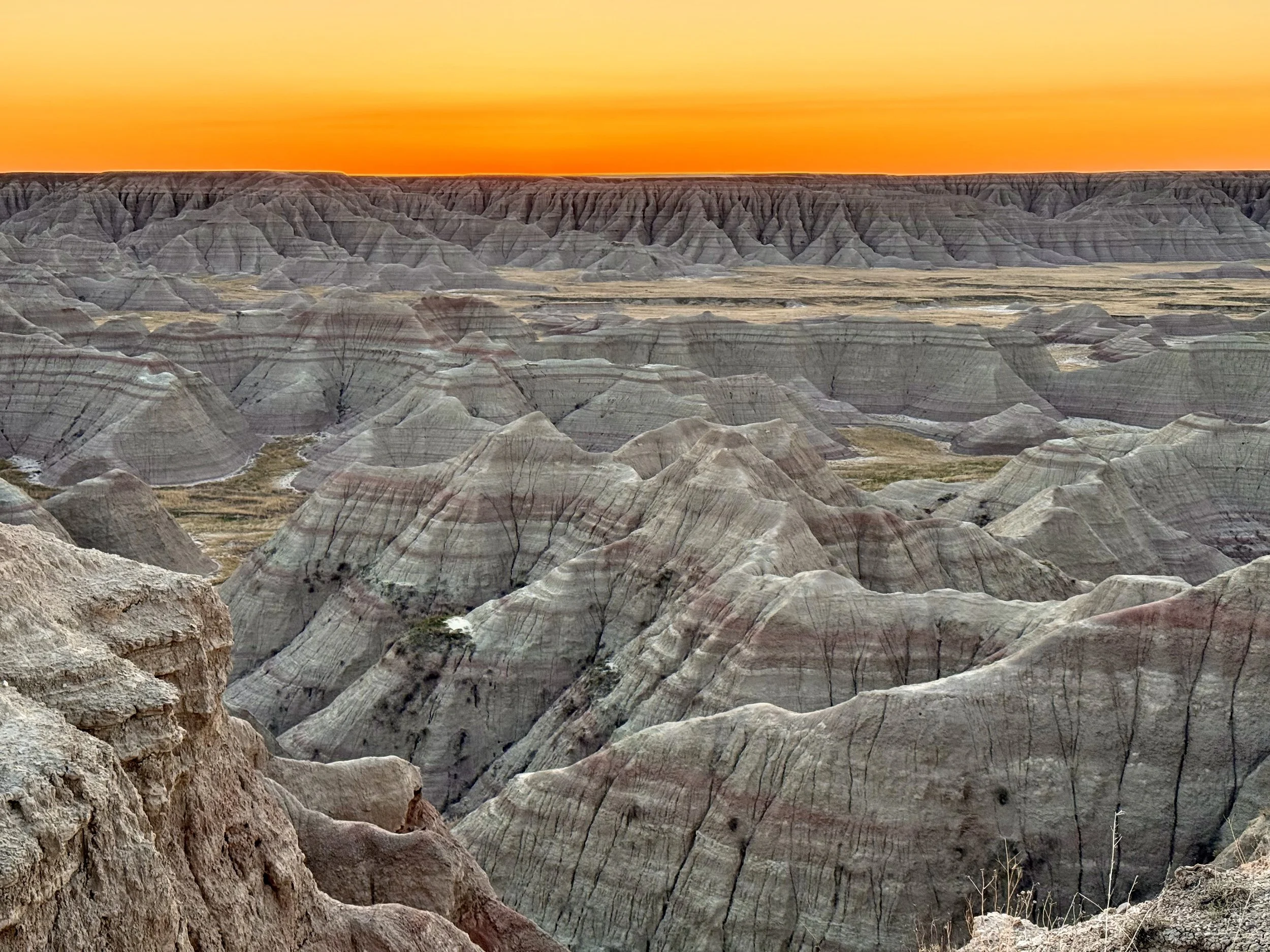 SouthDakotaRoadtrip-BigBadlandsOverlook-Sunrise-2.jpeg