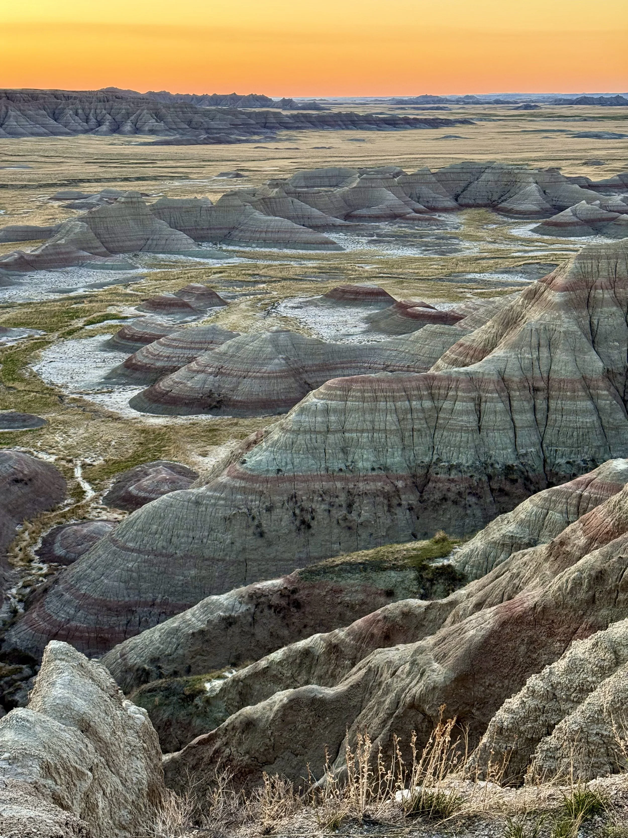 SouthDakotaRoadtrip-BigBadlandsOverlook-Sunrise-3.jpeg