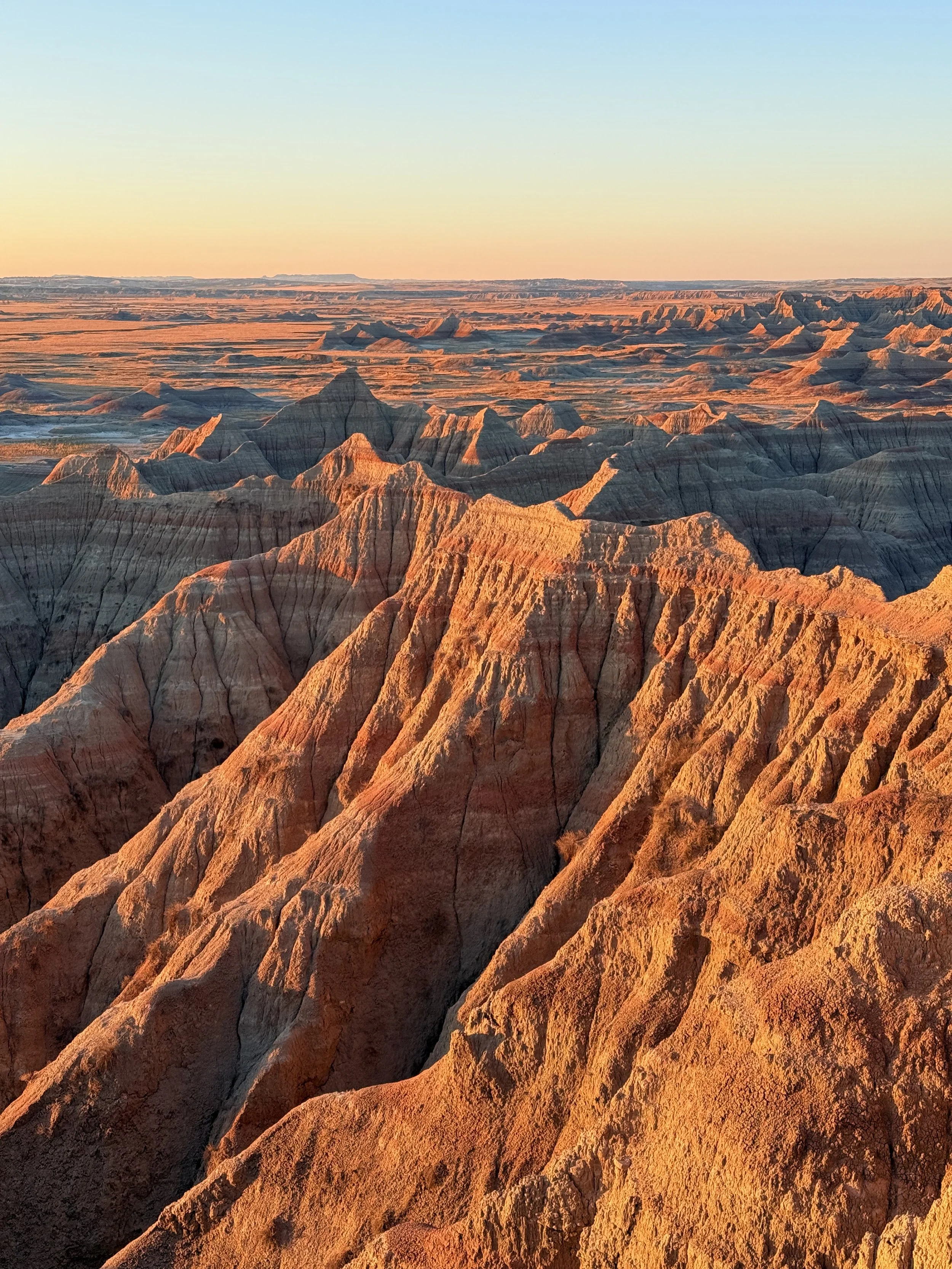 SouthDakotaRoadtrip-BigBadlandsOverlook-Sunrise-8.jpeg