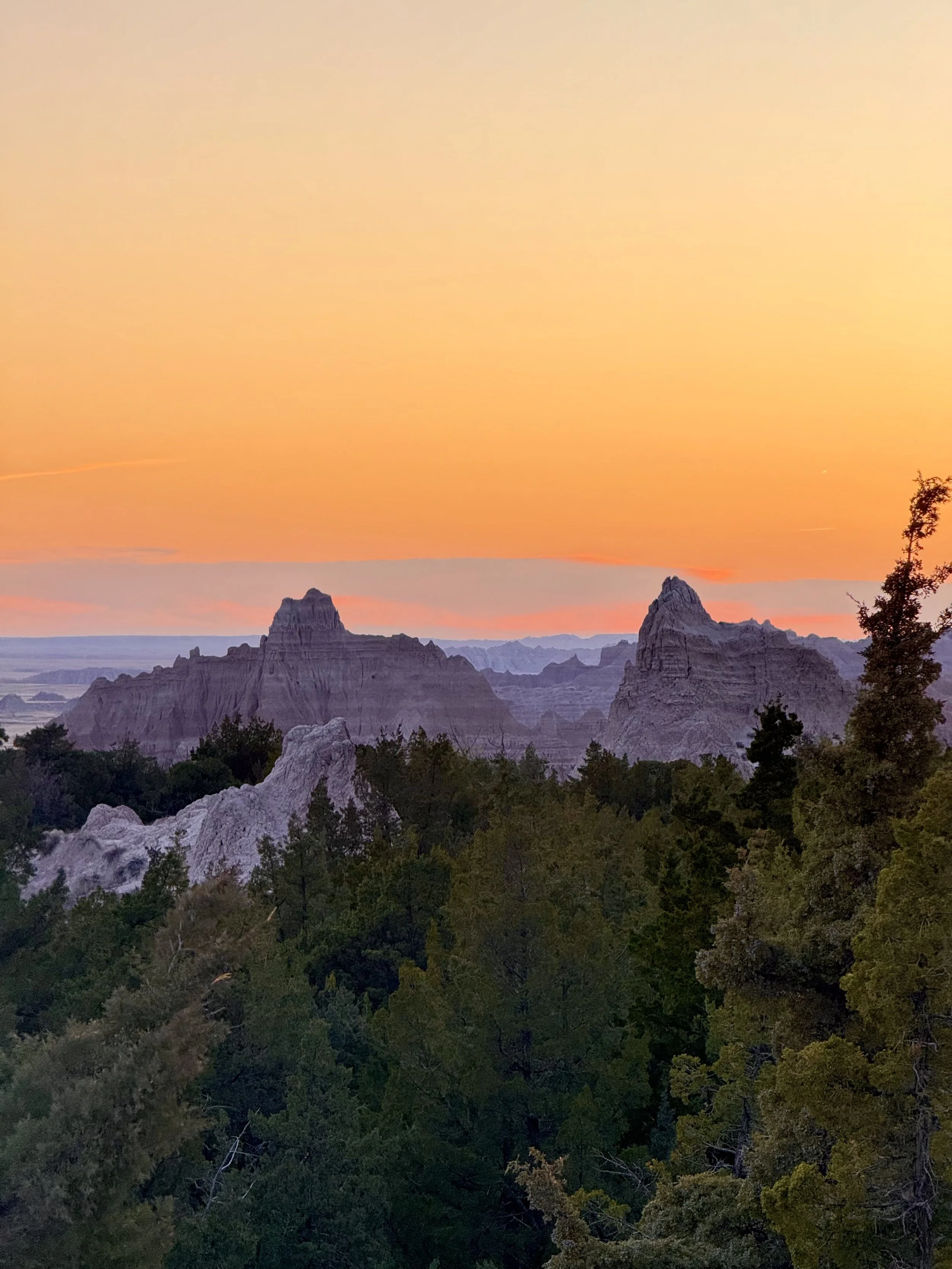 SouthDakotaRoadtrip-Badlands-CliffShelfNatureTrail1.jpeg