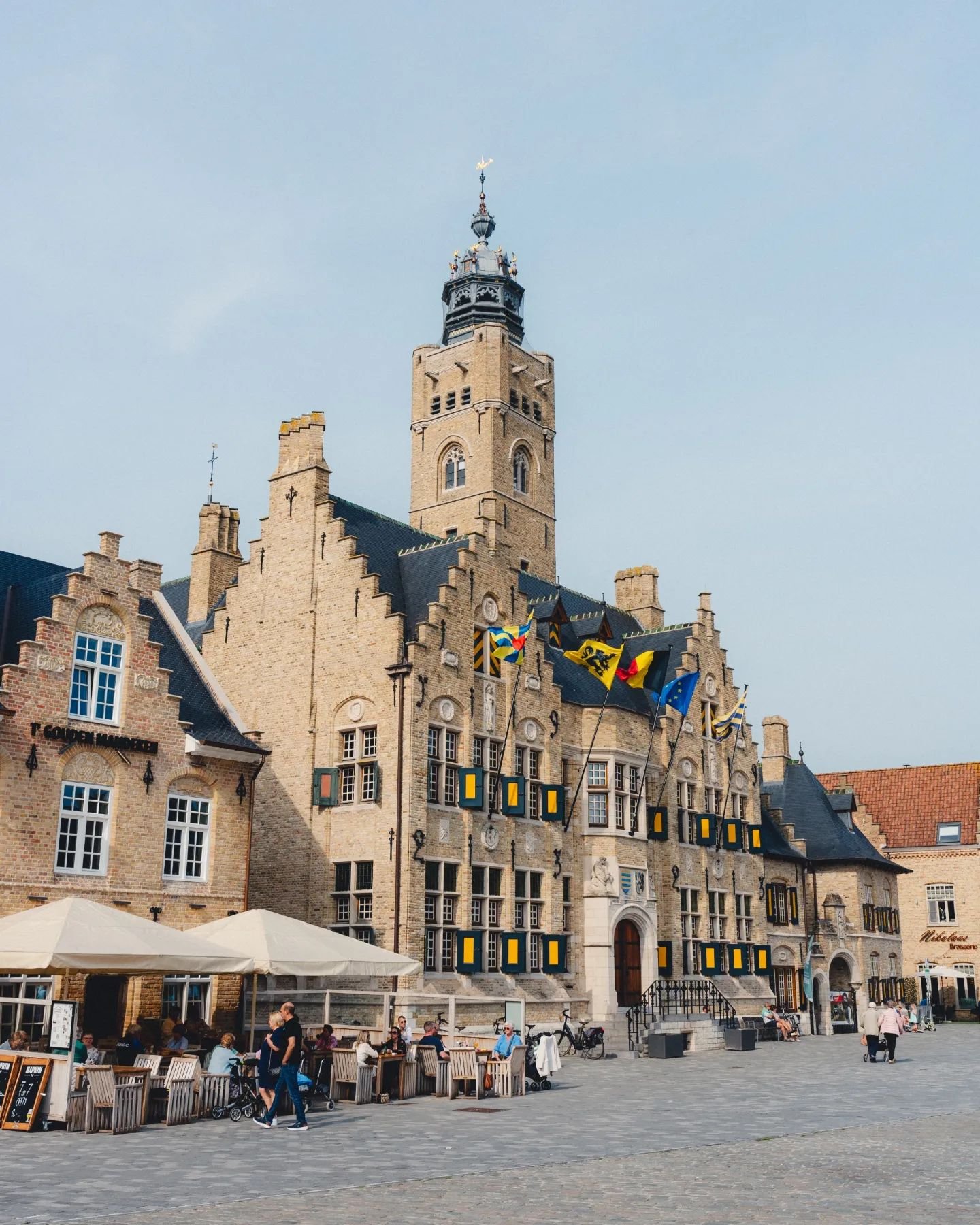 Captures from Diksmuide... the most beautiful town in Belgium 🇧🇪

#belgium #diksmuide #visitbelgium #europe #sonyalpha #streetphotography