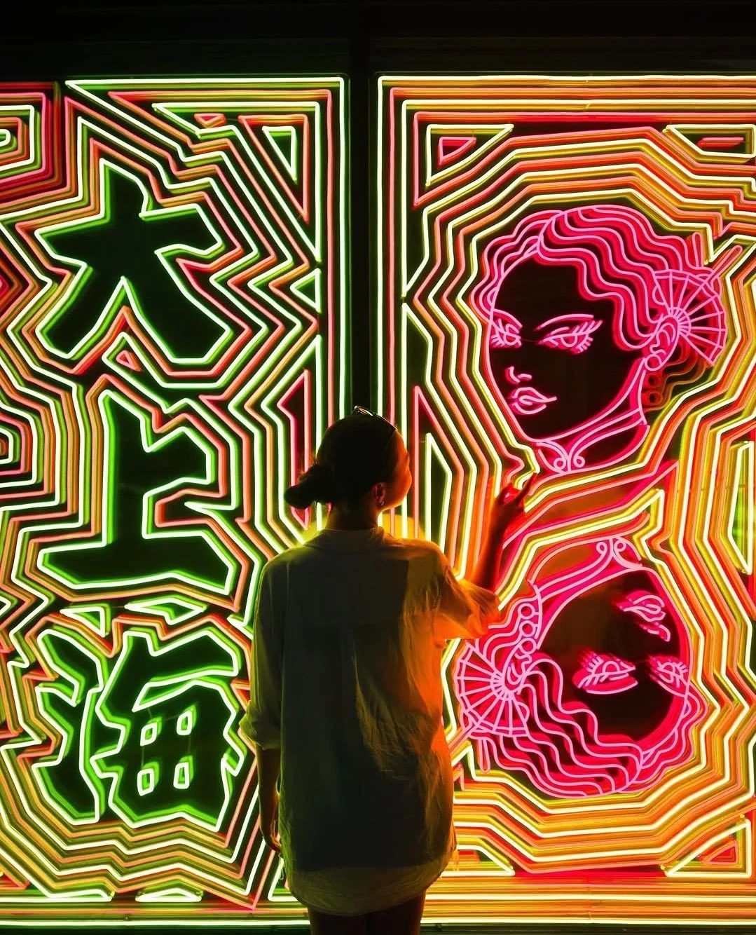 Still searching for the perfect selfie spot? Our neon lights and stunning interior are waiting for you! ✨ Come through and capture the moment!❤️ ⁠
⁠
Photo credit to 📸 @werdnali