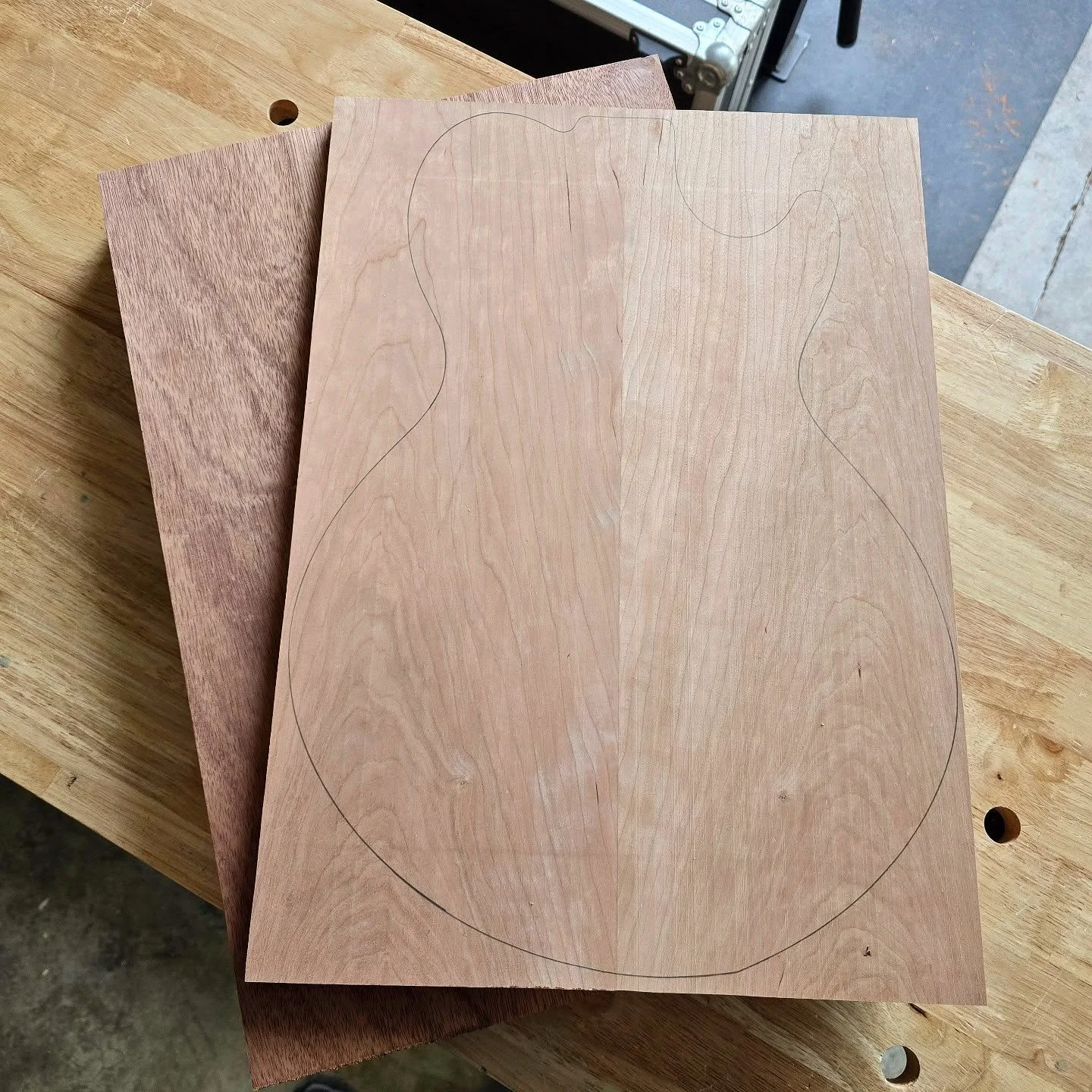 Cherry top and Mahogany 3 piece back, fresh outta the planer... this one is going to be gorgeous! 😍

DM for info on how to claim this Songbird for yourself.

#finholtguitars #finholt #guitar #guitars #customguitar #customguitars #guitarbuilding #gui