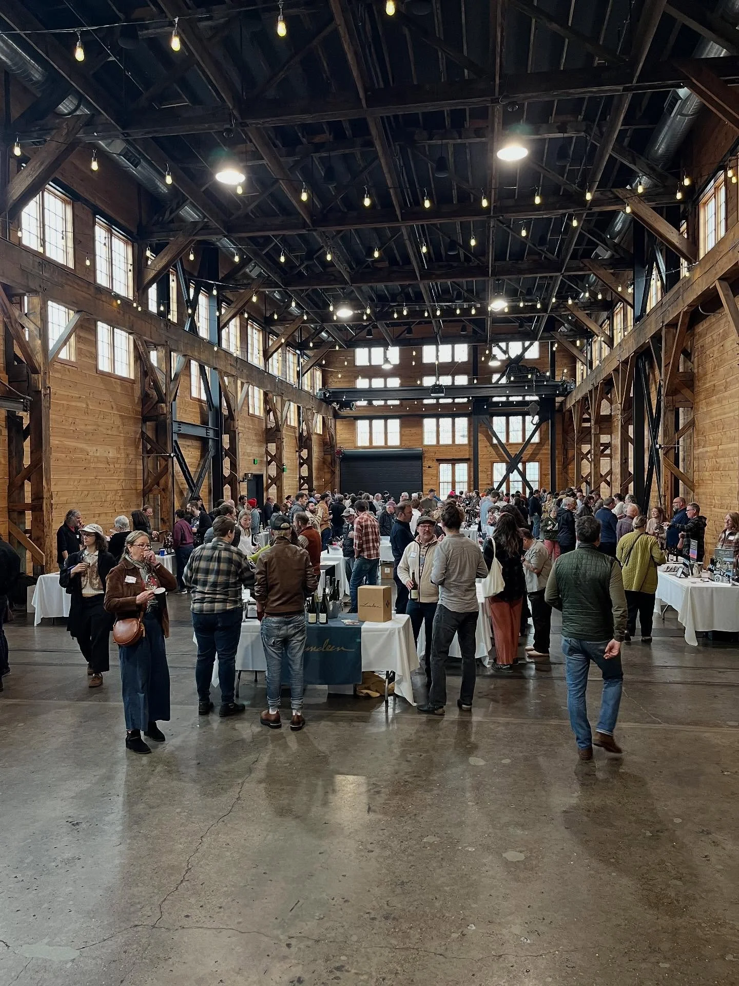 Had the best time meeting my pals @deeprootscoalition trade event Monday.

Talked amphora with the OG clay master @beckhamestate and vineyard management with @johanvineyards 

Also got a chance to catch up with the mad scientist Nick @secuswine who p