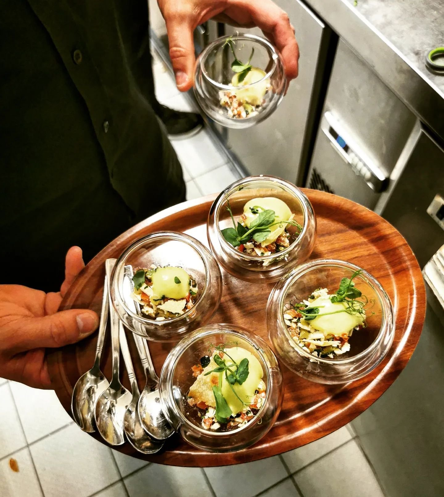 AMOUSE-BOUCHE &ndash; Der kulinarische Beginn eines jeden Abends f&uuml;r deine Genussreise durch die vielf&auml;ltigen Aromen unserer exquisit einfach und verf&uuml;hrerischen K&uuml;che.

#voila et #abientot au #maraissoir 

#sommer #sommerk&uuml;c