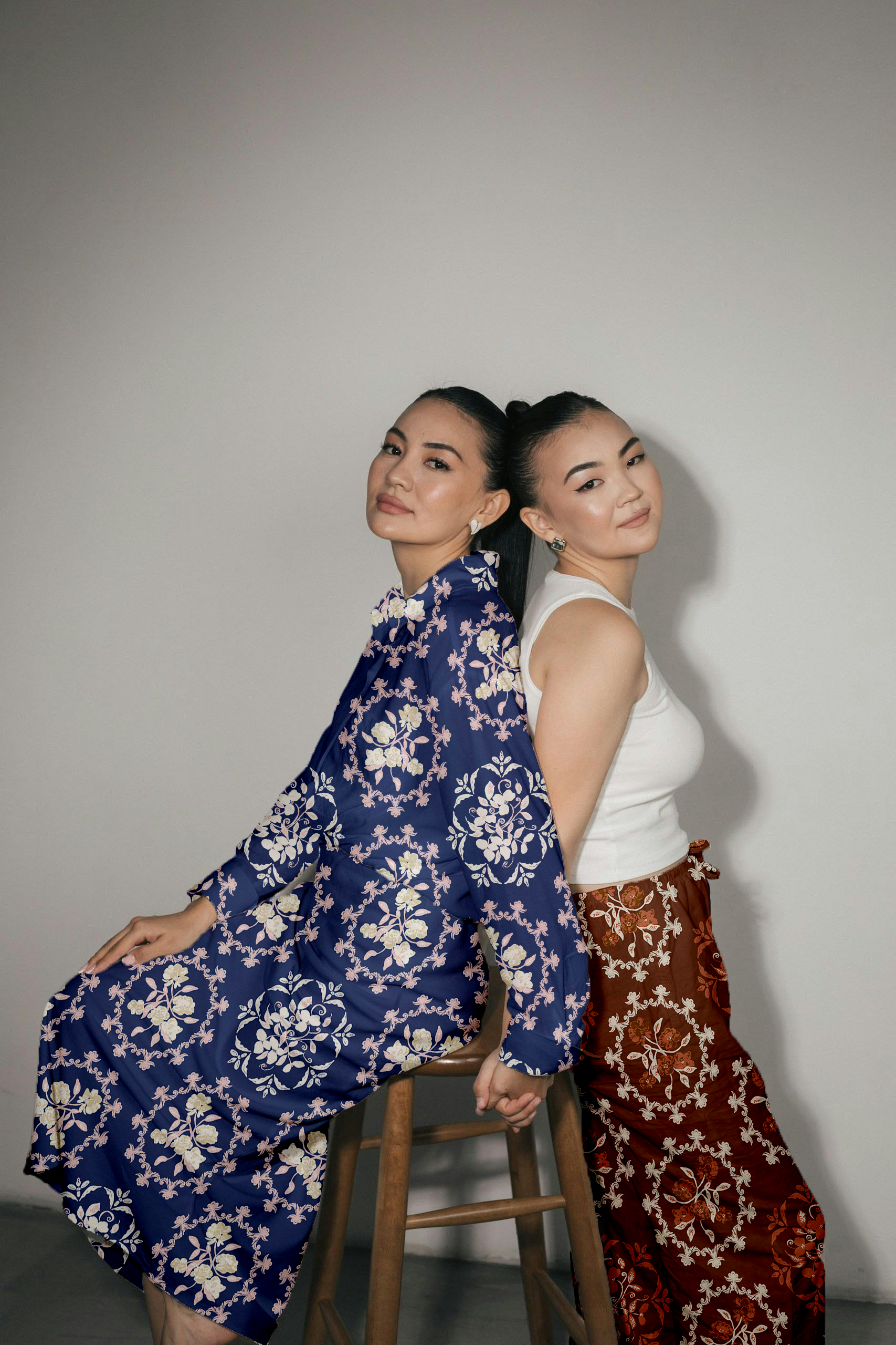 Doubleladydarkhsdfdairstool.png
