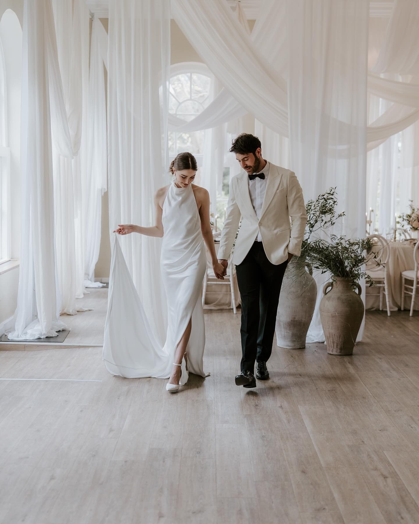 Amore mio 🤍 Lost in the timeless beauty of this Italian inspired shoot. 

What an amazing team of suppliers: 

Workshop Host: @sharoncudworthphotography
Workshop: @the_edit_education
Venue:&nbsp;@braxtedparkweddings
Floral designer: @aliciaflowerdes