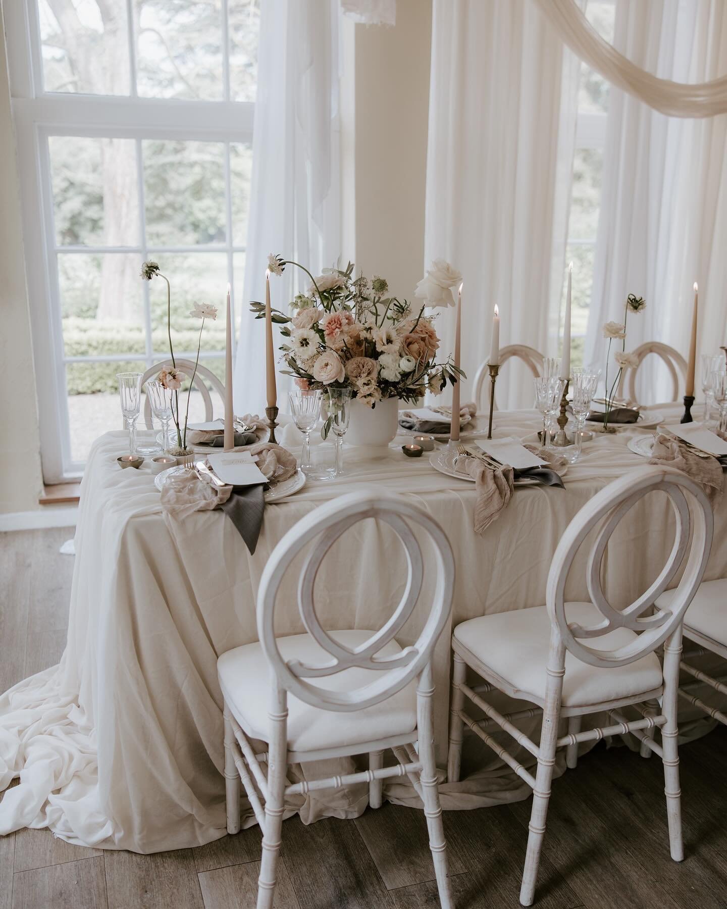 Planning a wedding, then you need to SAVE this inspo post 🤍

Choosing your colour scheme can be hard for some but opting for a muted colour palette with soft shades of ivory, blush pink, dusty rose and sage green will create a romantic and elegant a