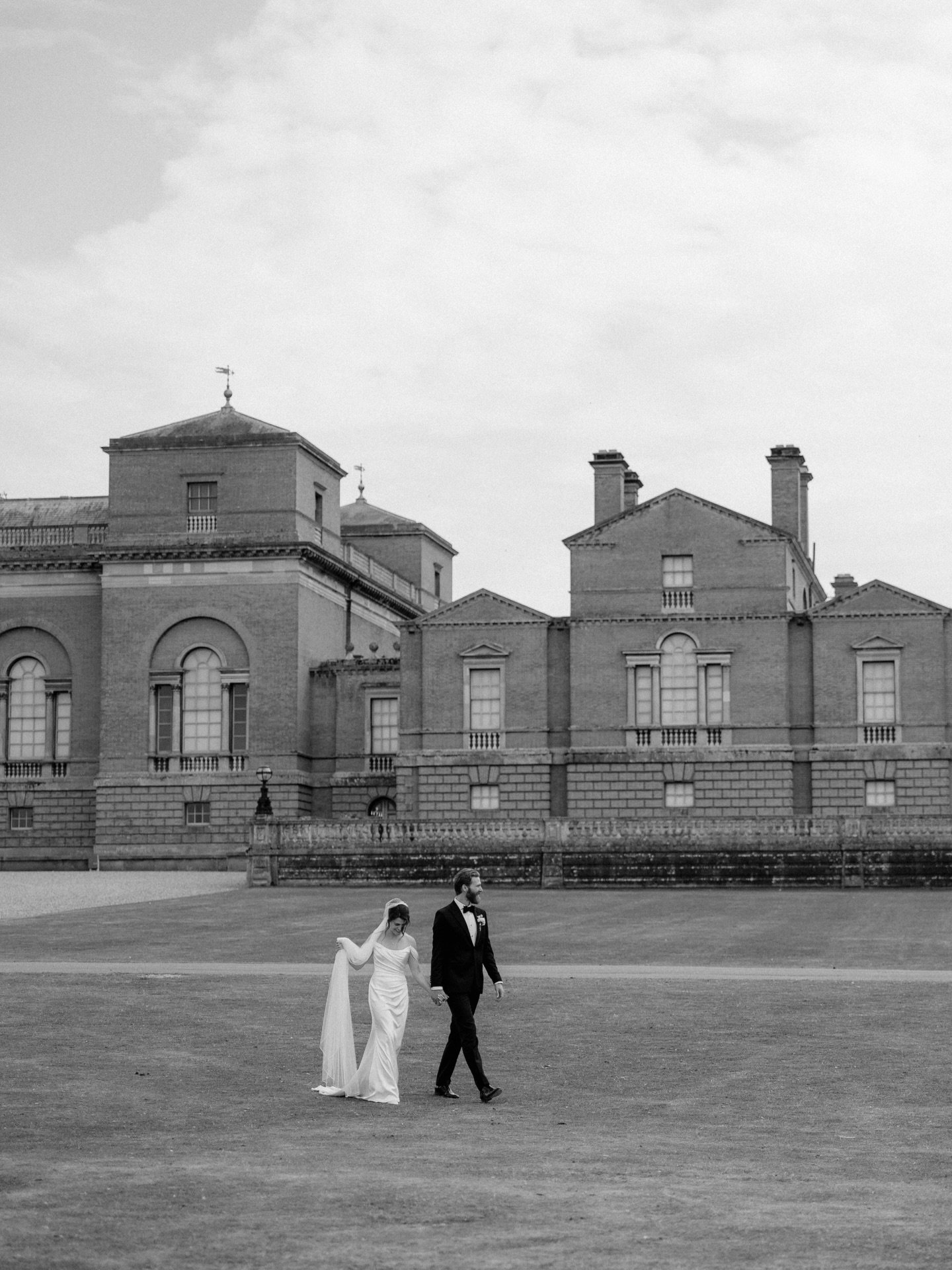 A beautiful, quiet moment as they wander together towards their wedding reception at the stunning Holkham Hall 🖤

@holkhamweddings 

Captured last summer, second shooting for the lovely @sharoncudworthphotography