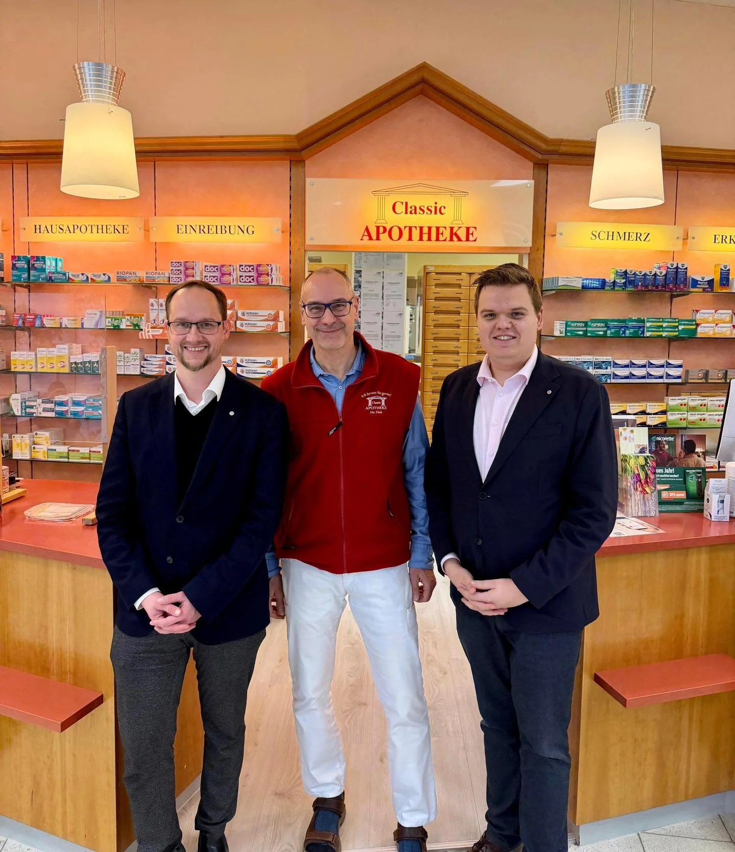 🤝 Gutes Gespr&auml;ch mit Stefan Fink, dem Vorsitzenden des Th&uuml;ringer Apothekerverbandes, in der Classic Apotheke Weimar gemeinsam mit meinem Landtagskollegen Thomas Gottweiss. Dabei ging es um Chancen und M&ouml;glichkeiten, um Th&uuml;ringen 