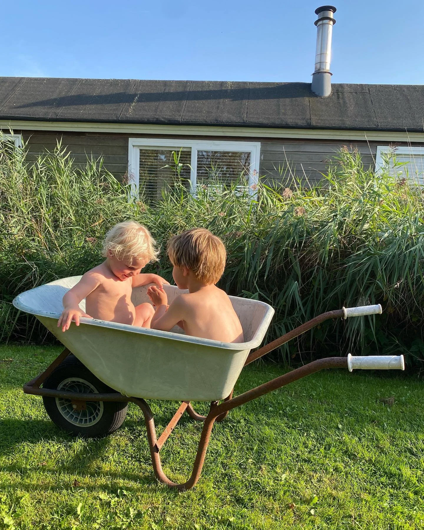 good for the soul ✨ reliving my childhood with every visit to the houseboat