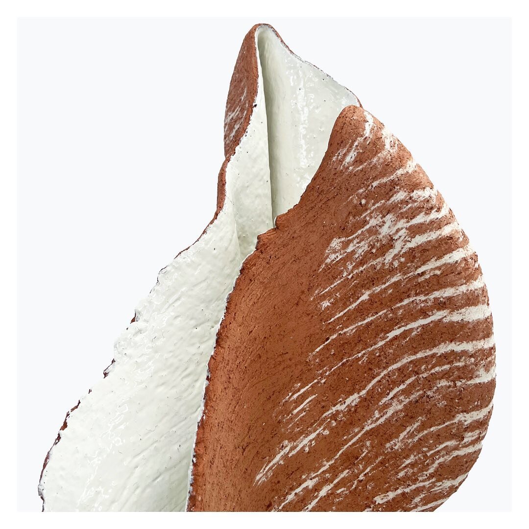 &lsquo;Traverse&rsquo; 2023 
Detail
.
Now showing @cavalliestate with @southernguildgallery 
.
Glazed earthenware
93.5 x 55 x 47cm
.
Inspired by the rugged kloofs and sandy striations found in the Richtersveld, Namibia
.
.

#ceramicsculpture #ceramic