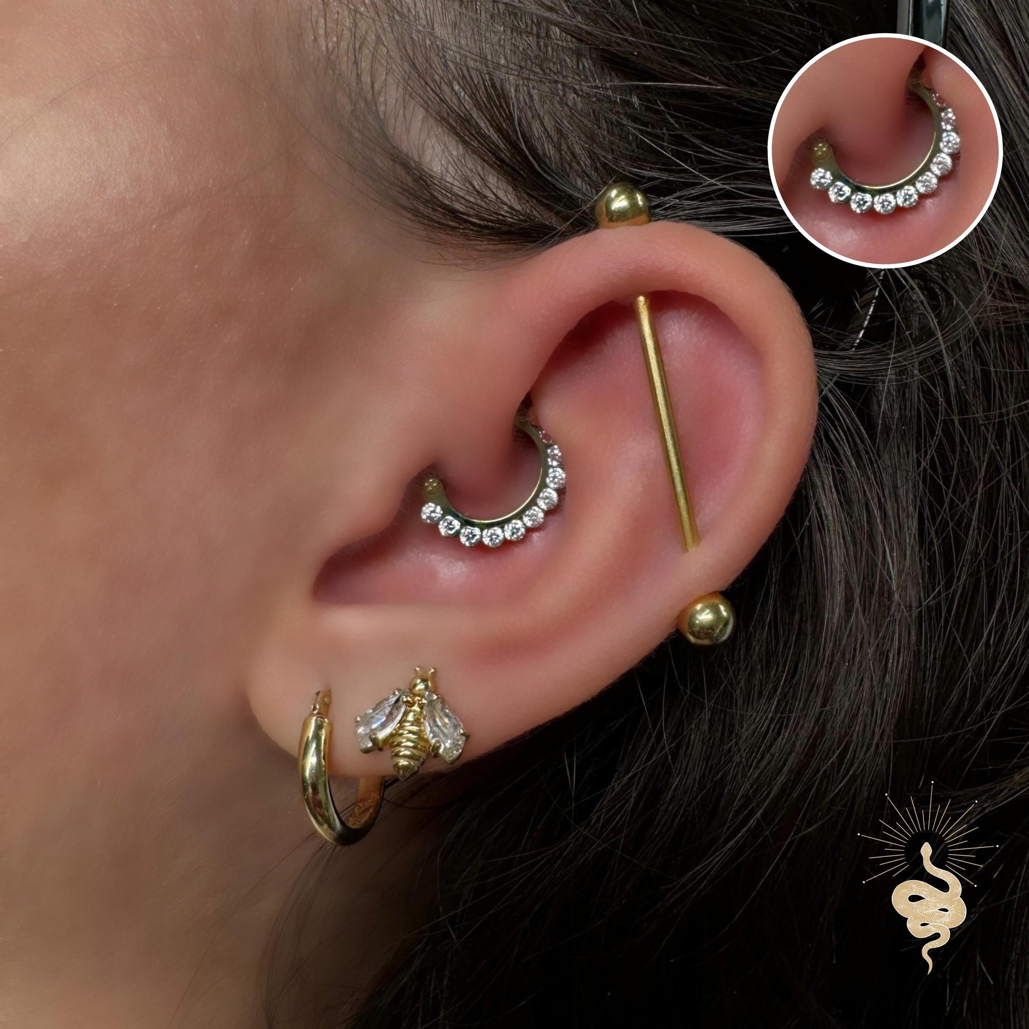 Daith upgrade - Anodised Gold Titanium Crystal Clicker 🤩

📍 Studio 59 Tattoos
3-5 Victoria Road, MK2 2NG Milton Keynes
💌 Message to book in - or ring 01908 990232 📞

#piercing #piercings #tattoo #bodypiercing #pierced #piercer #safepiercing #sept