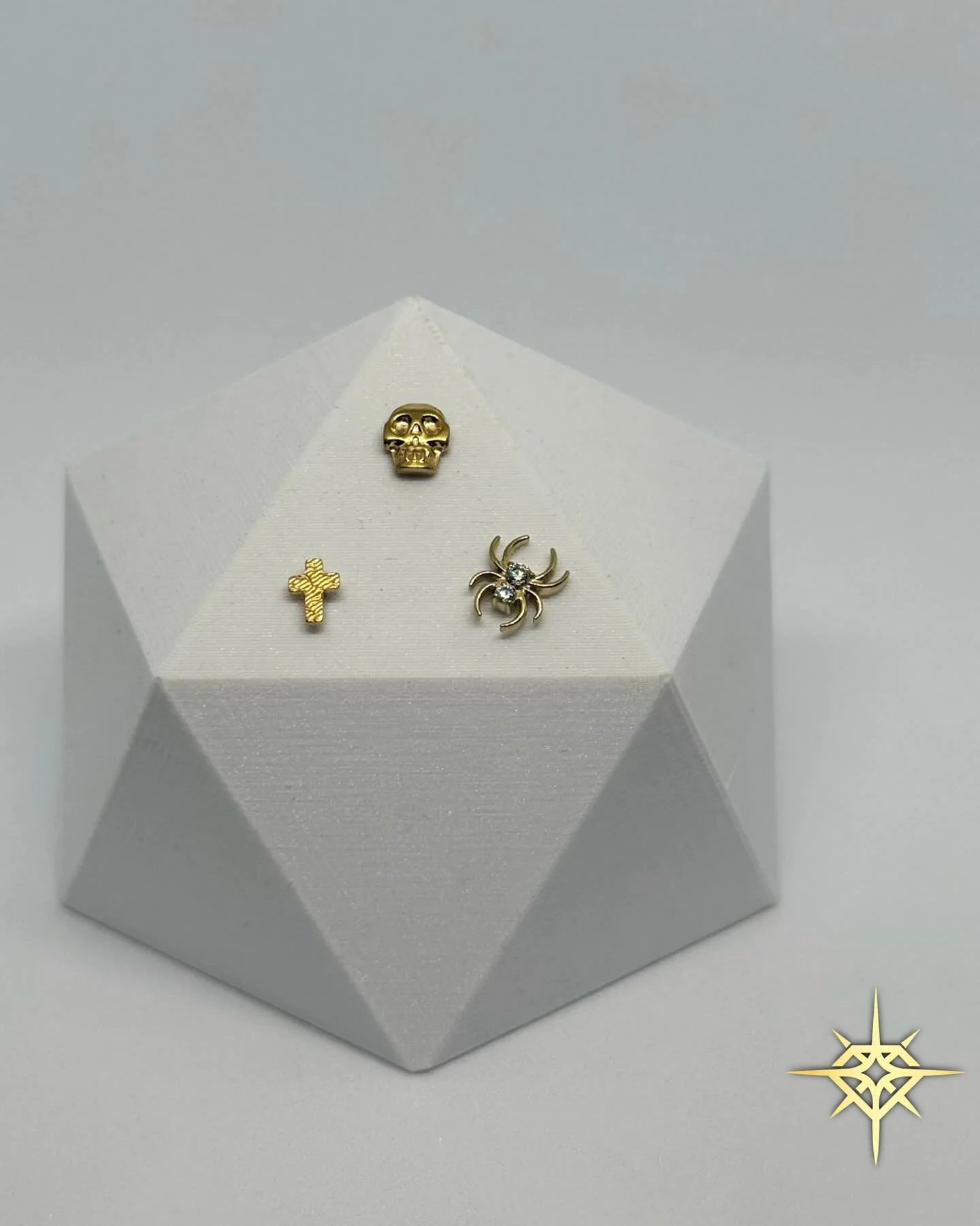 𝒑𝒉𝒐𝒕𝒐𝒔 𝒕𝒂𝒌𝒆𝒏 𝒇𝒐𝒓 @pierced.by.nikki 🫶🏻✨