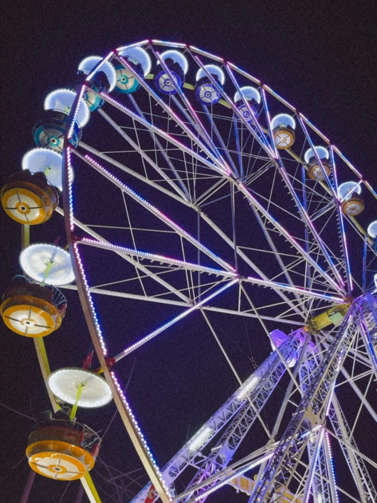 December highlights ✨

Celebrating those nuggets of magic that tend to get lost in between the overstimulation of the season. Grateful for a December filled with joy, delicious food &amp; core memories 🫰🏻