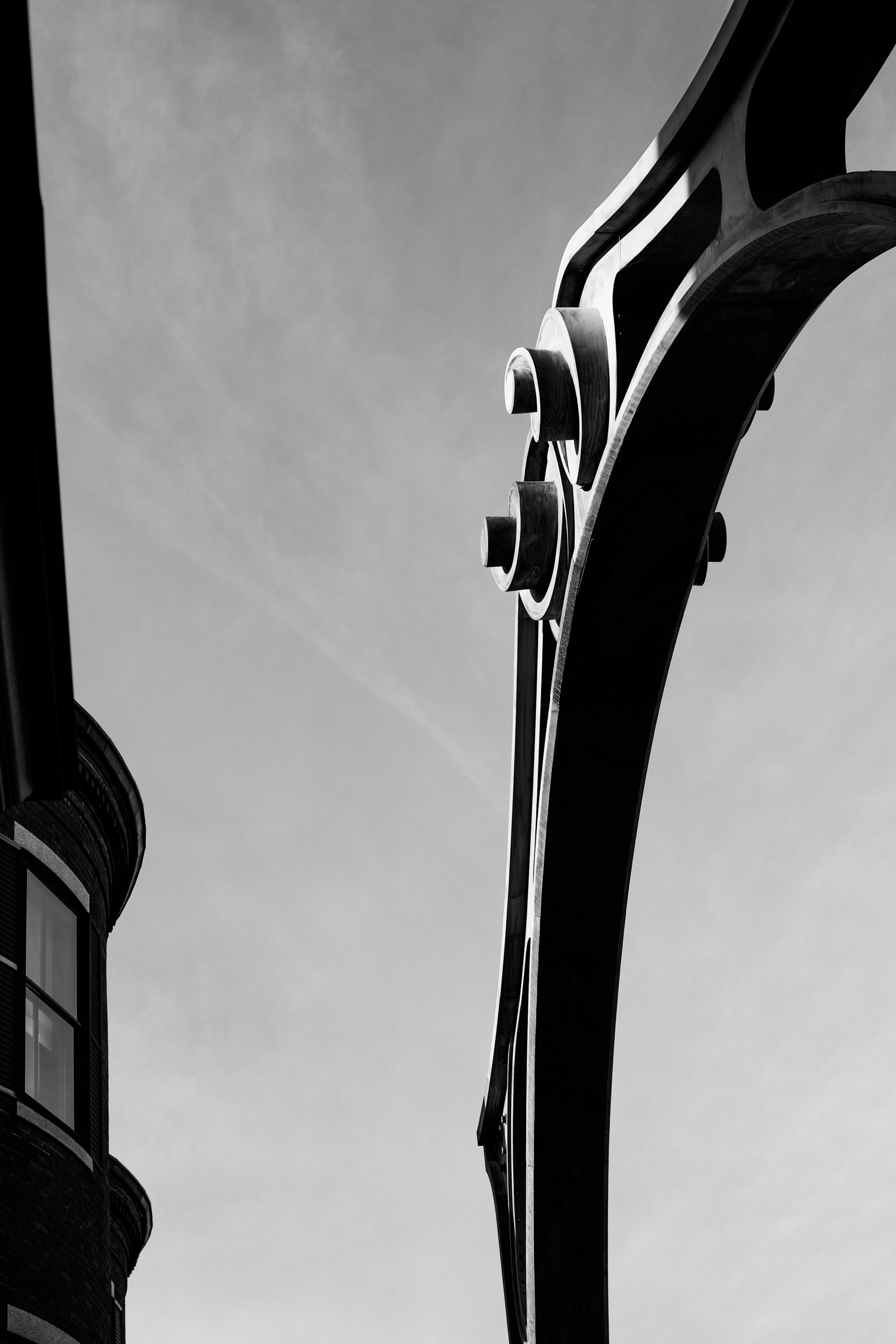 portsmouth-arch-bw.jpg