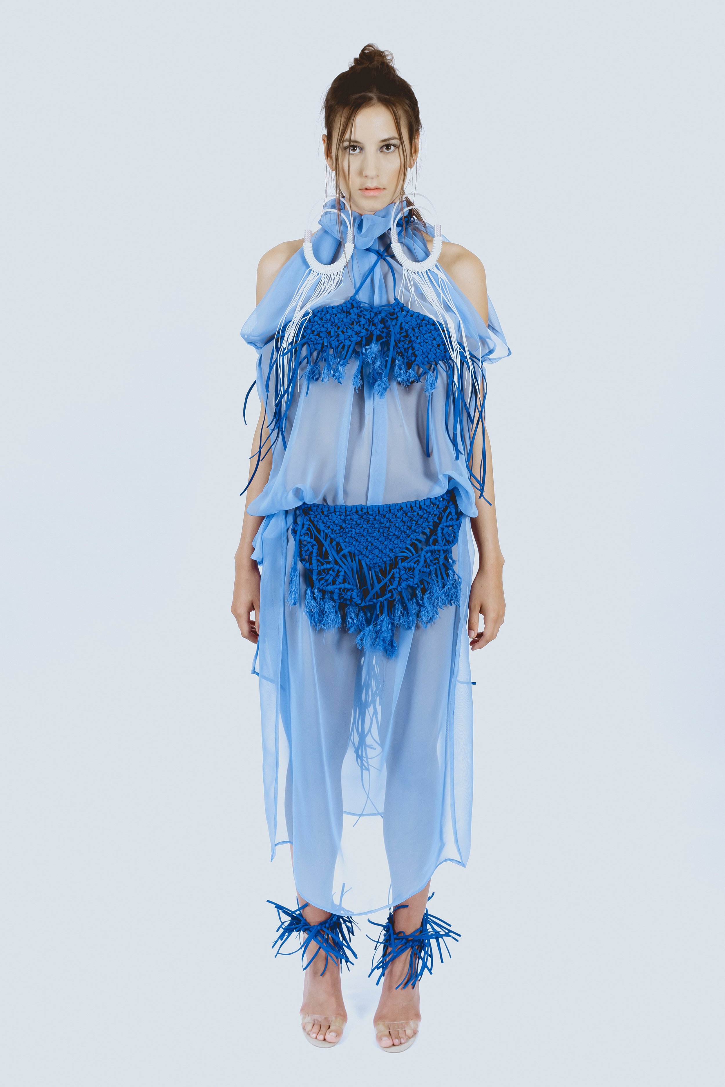 Zusammen2_mesh it up_Ohrring_Kunststoff_Textil_Stahldraht_2017_39x10x1.5cm.jpg