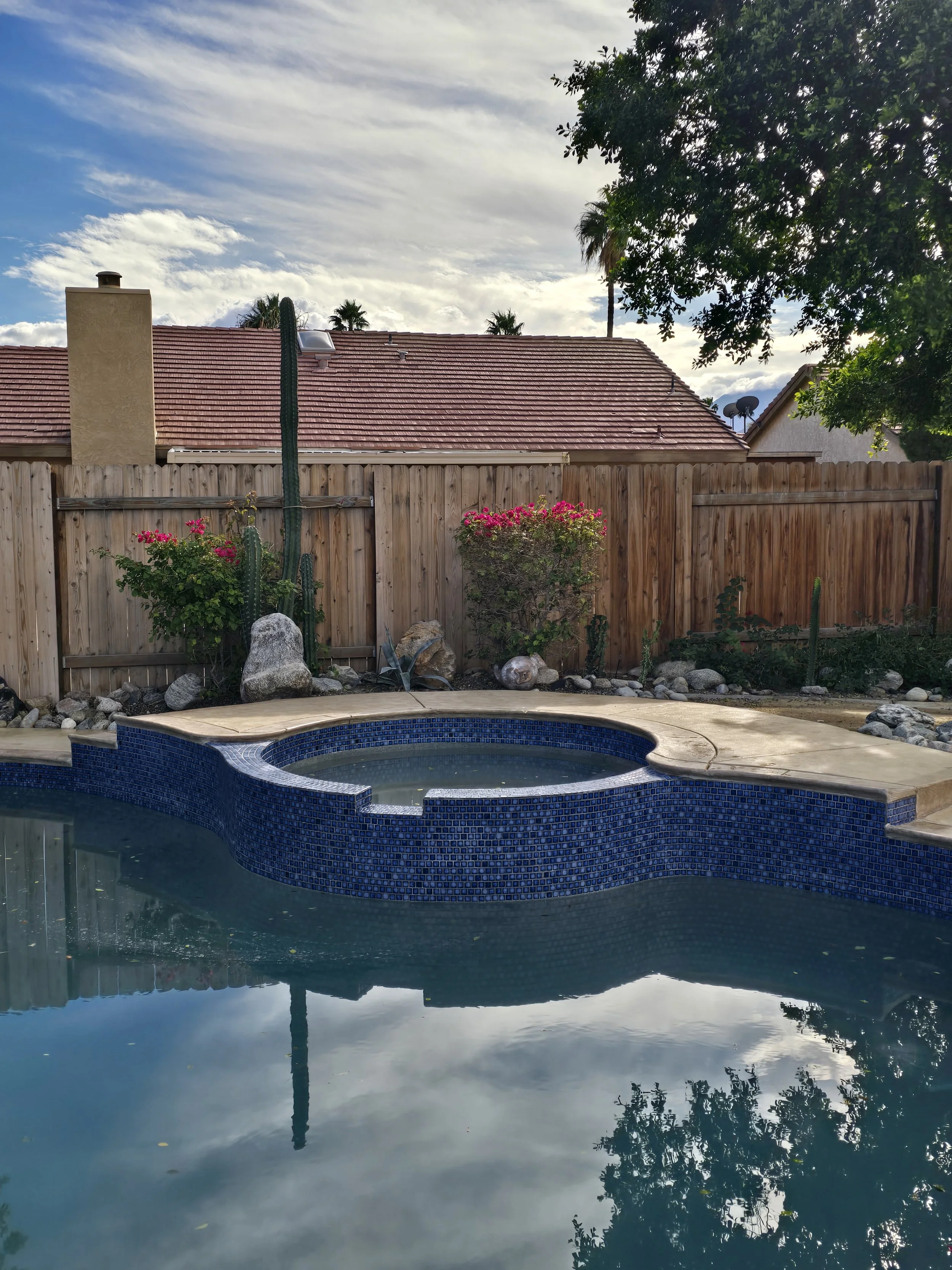 Pool Tile cleaning and calcium removal in palm springs and the coachella valley