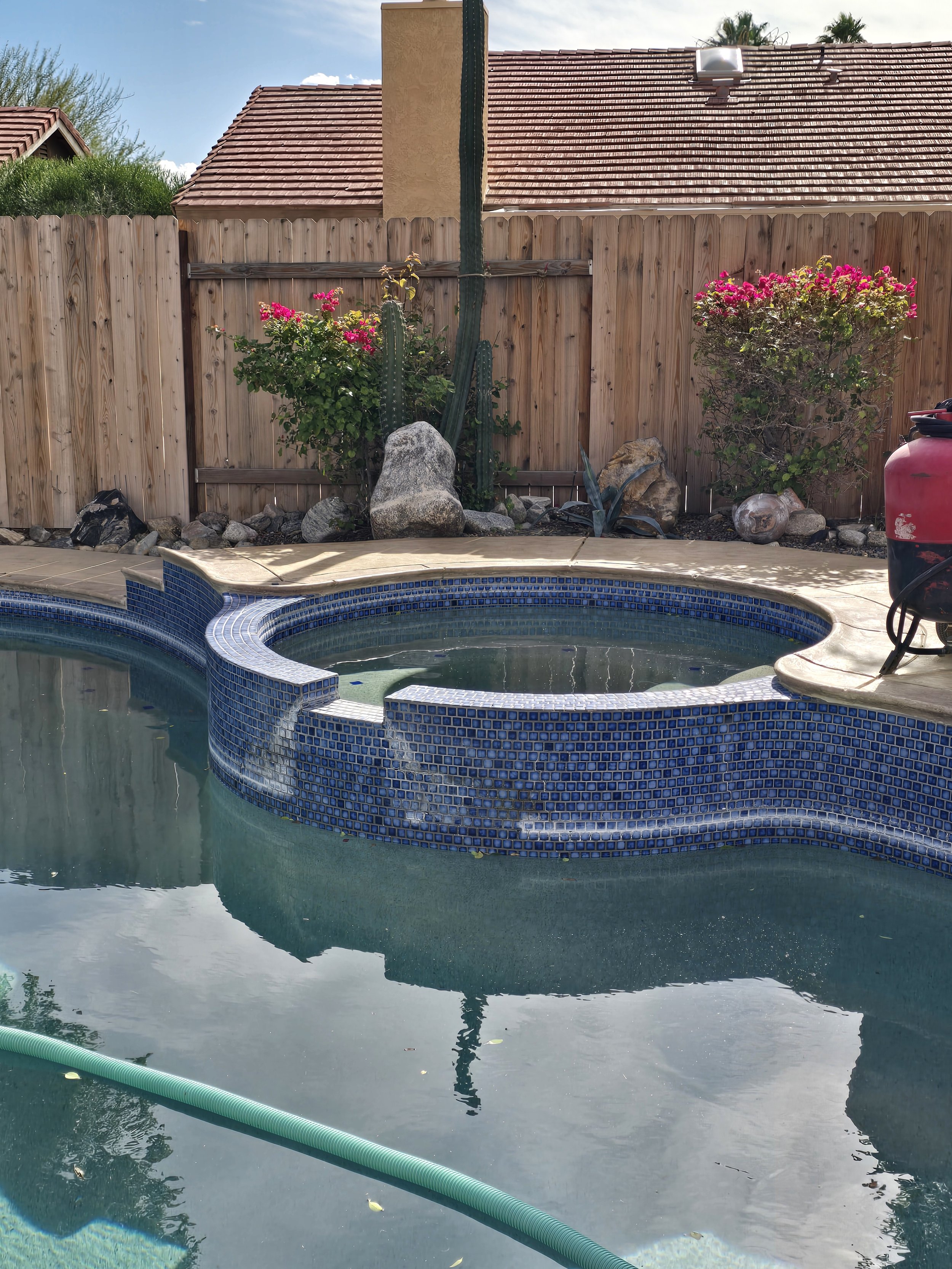 Pool Tile cleaning and calcium removal in palm springs and the coachella valley
