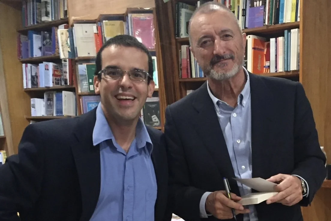 “Misión en París” de Arturo Pérez-Reverte: una reseña ficcional
