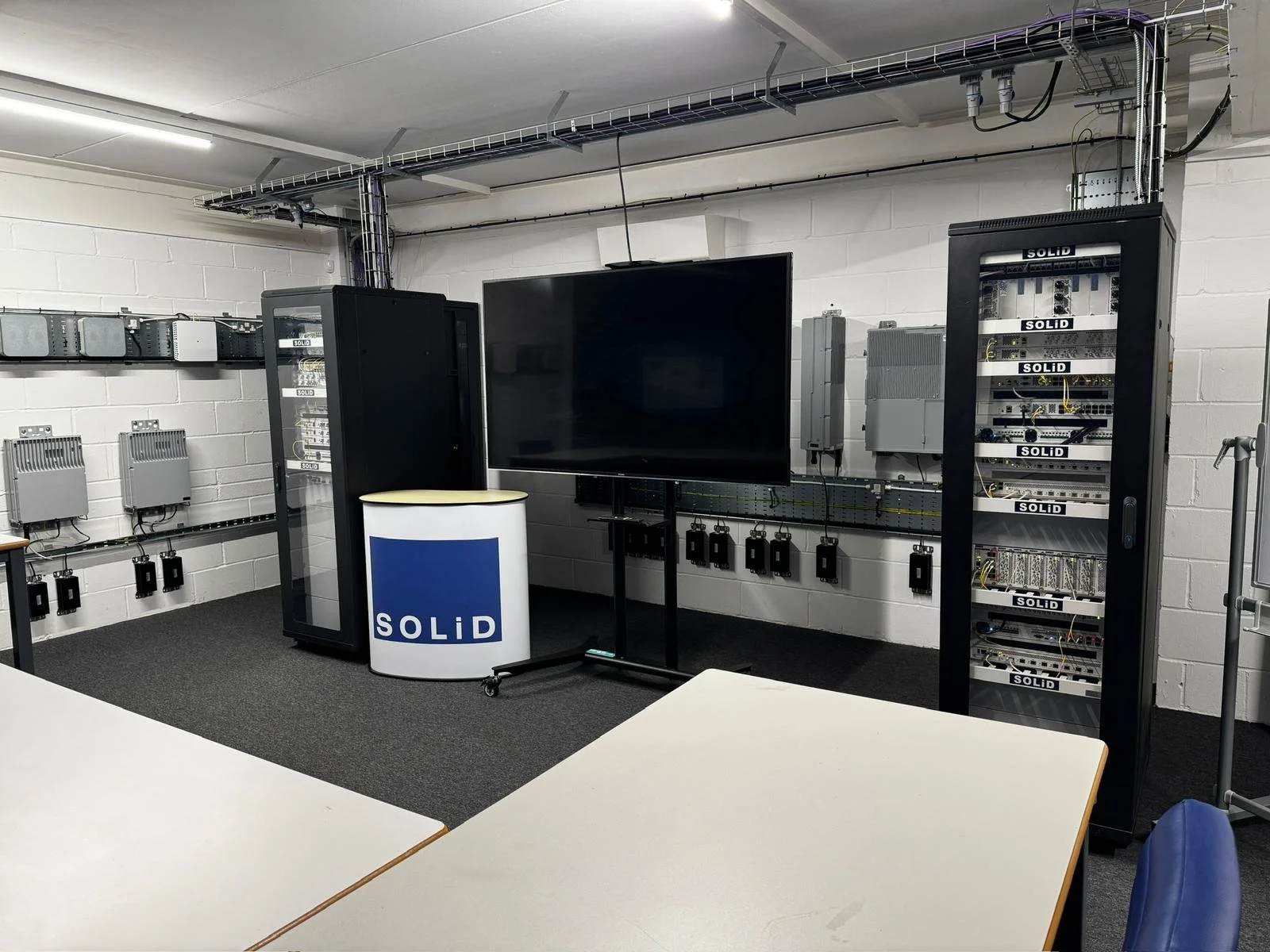 Experience the next generation of connectivity.