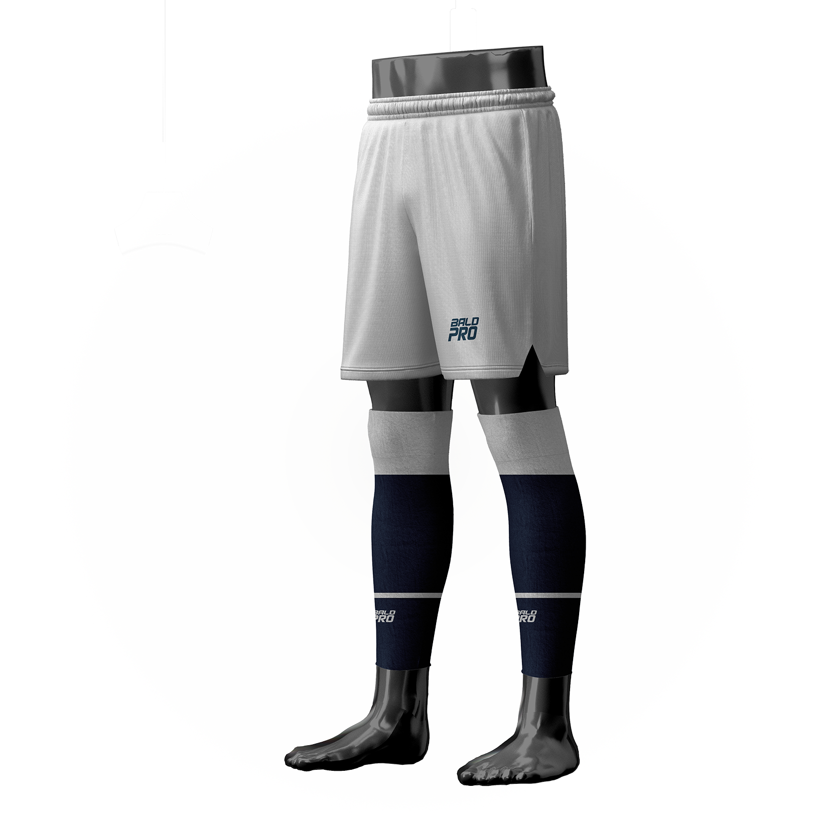 Ein Fußballtrikot mit weißen Shorts und schwarzen Stulpen, zeigt das Logo 'BALO PRO'.