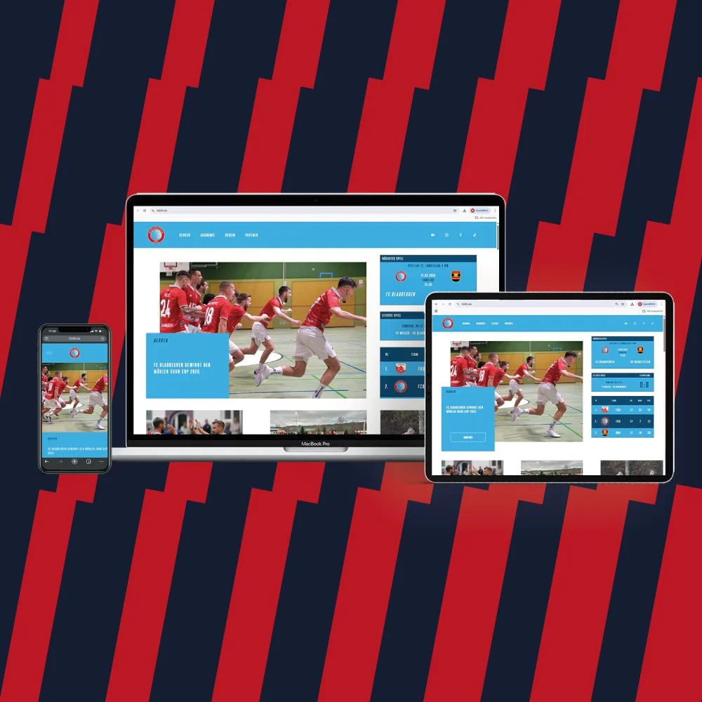 Screenshots einer Webseite und mobilen Apps, die ein Fußballspiel zeigen, mit Spielern in roten Trikots. Hintergrund mit roten und schwarzen Pfeilmustern.