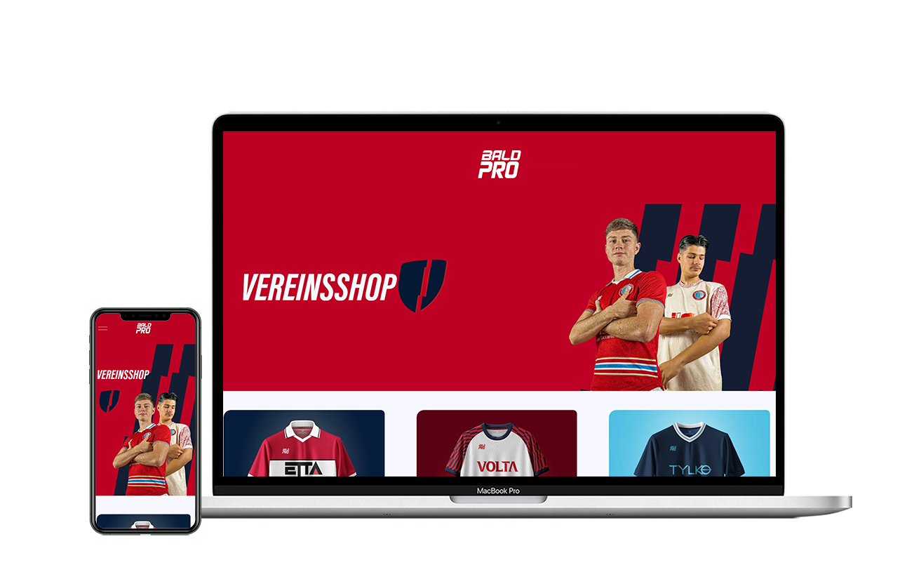 Screenshot einer Webseite mit dem Titel Vereinstshop, die auf einem MacBook Pro angezeigt wird. Untertitel und Bilder von zwei jungen Männern in Sporttrikots, sowie Bilder von verschiedenen Sporttrikots darunter.