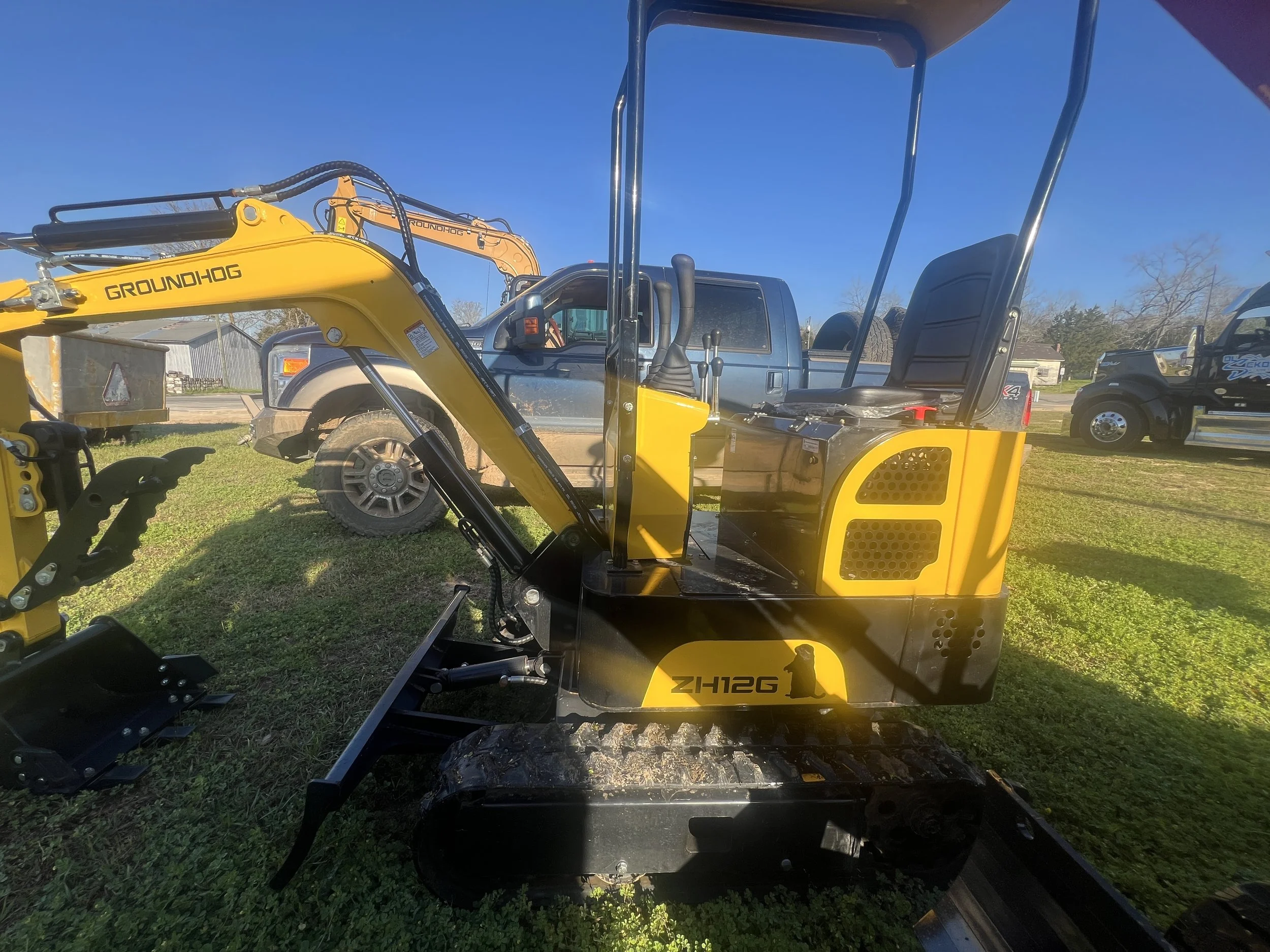 Groundhog ZH12G Mini-Excavator
