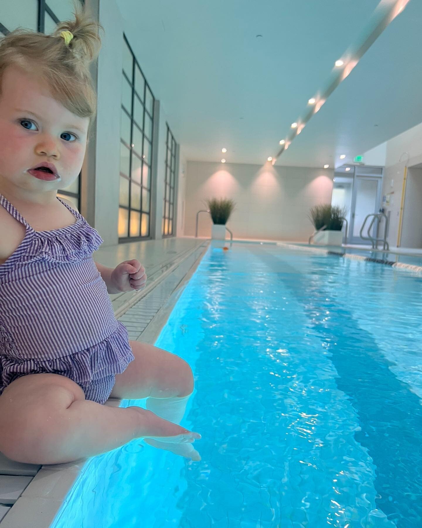 Ellie the 🐘 crushing swim class 👊🏼
.
.
.
.
#babyswim #babyswimlessons #phillyswim #phillyswimlessons #philadelphia #mainlineswim #mainlineswimlessons #phillymainlineswimlessons #mainline #philly #toddlerswim #toddlerswimming #babybubbles #phillysw