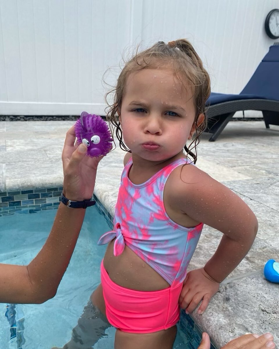 1, 2, 3 and HOLD! Logan mastering the 🐡 breath or blue steel face? Comment below 😙
.
.
.
.
.
.
.
#philly #swimlessons #phillyswim #phillyswimlessons #learntoswim #mainline #mainlineswim #prizequeen #mainlineswimteacher #mainlineswimlessons #lowerme