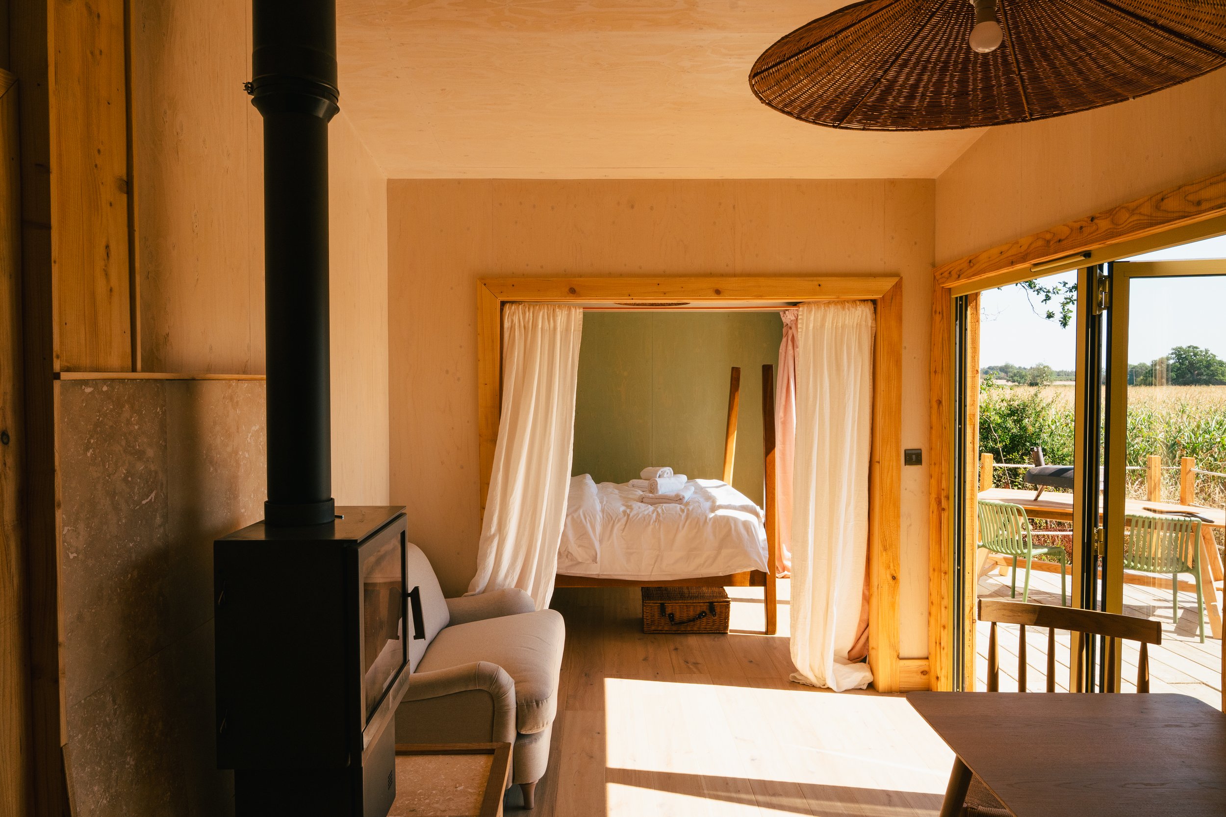 Modern scandi sauna cabin secluded in Cotswolds near village pub, Pig Hotel, Bibury village and Cirencester, 