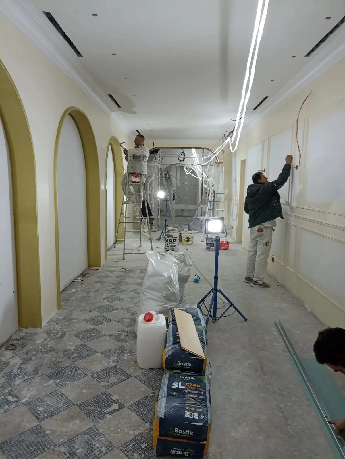 Chantier-Re%CC%81novation-ho%CC%82tel-Claridge.jpg