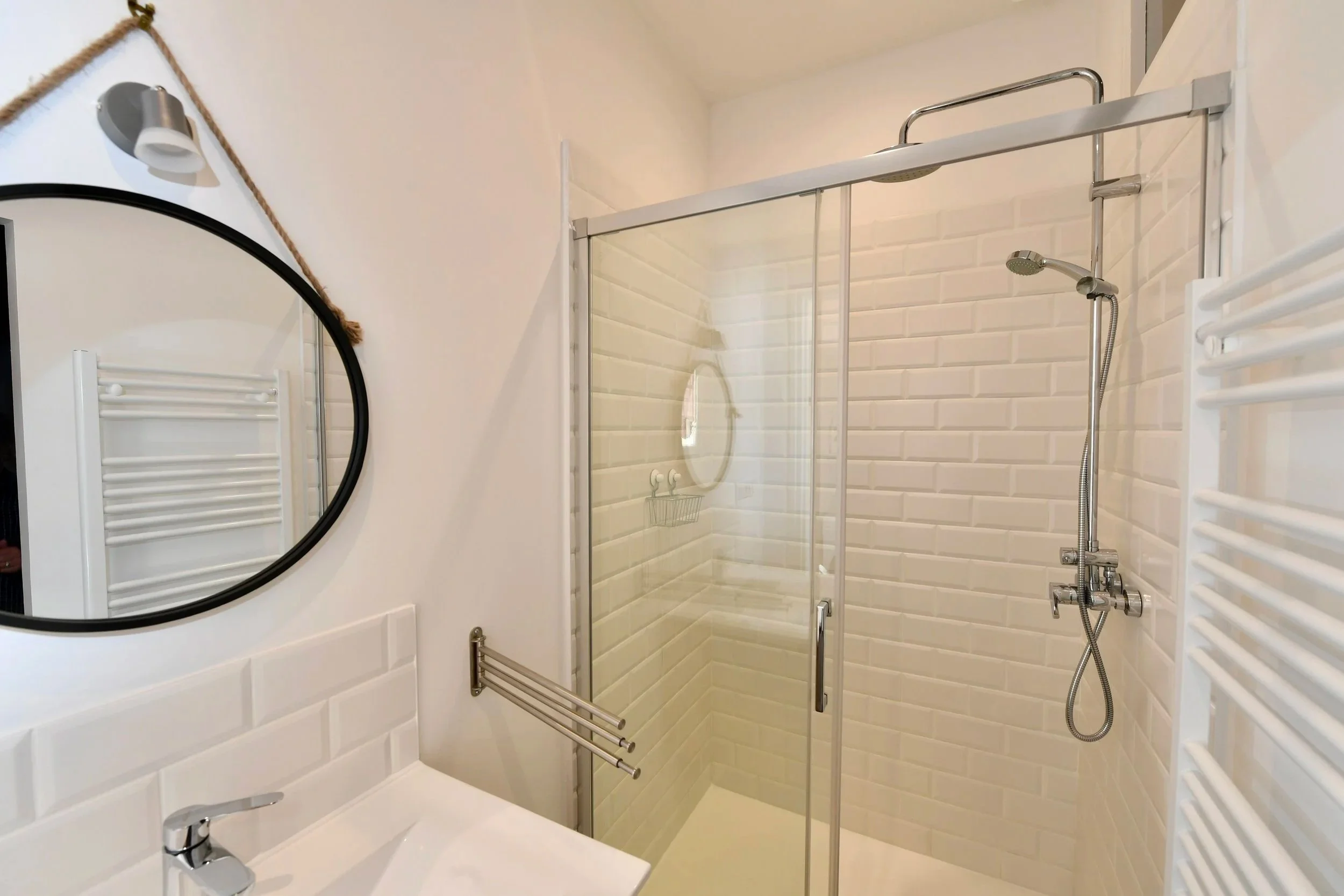Re%CC%81novation-salledebain-Airbnb-LeHavre.jpg