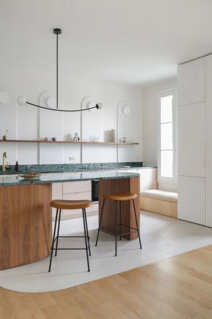 Inspiration-rénovation-cuisine-marbre-bois-hautdegamme.jpg