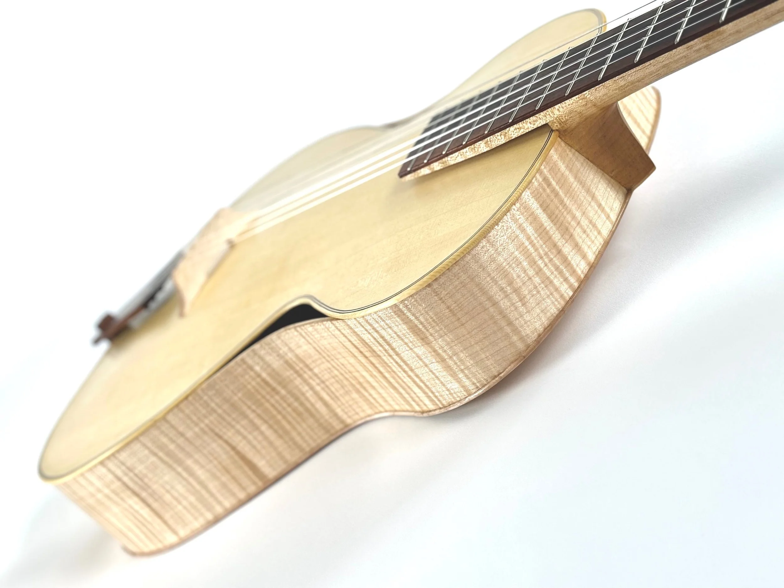 sankey_guitars_la-cremonese_nylon-string-archtop.jpg