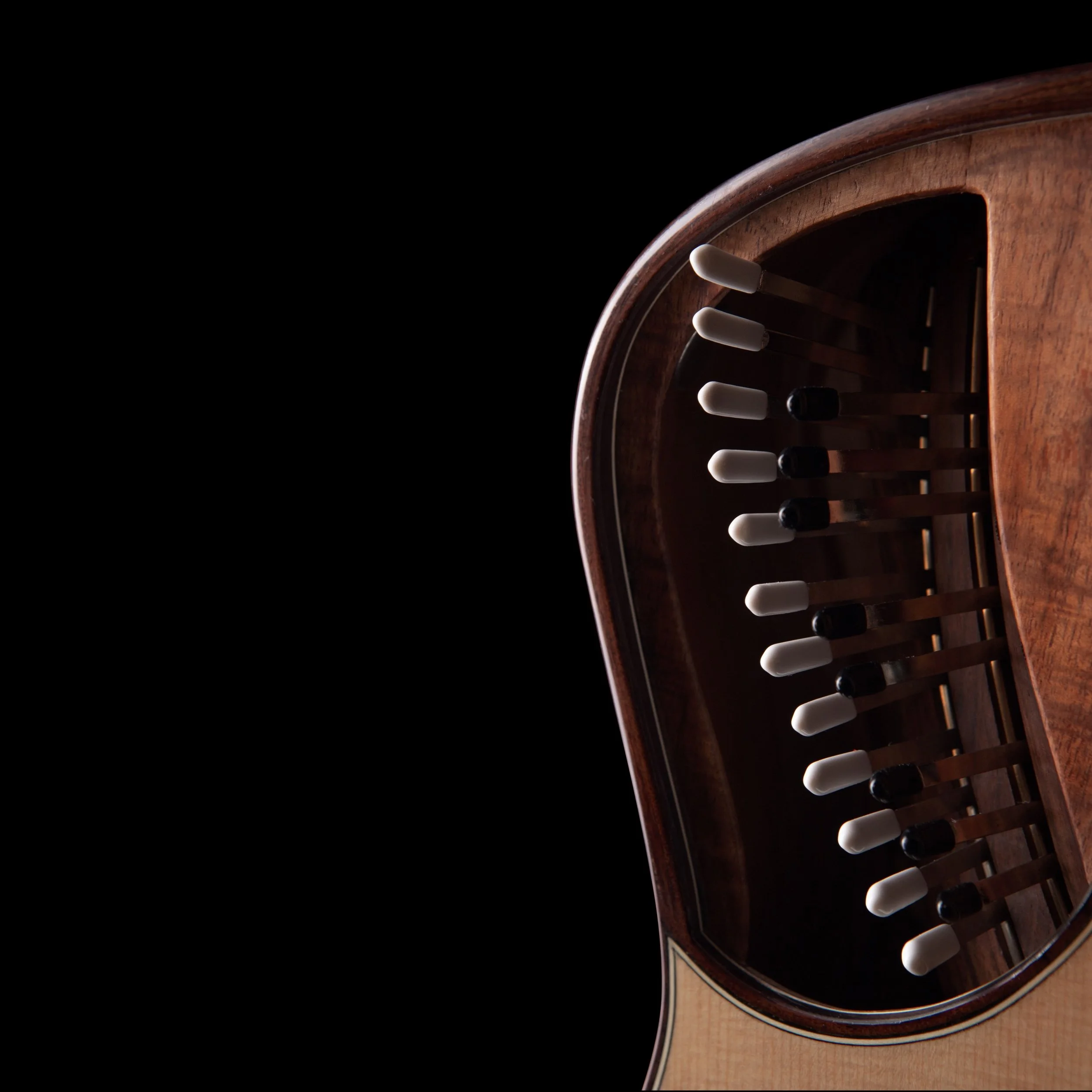 morgan-kelcey-kalimba-tines-detail-bgs-entour-2025.jpg