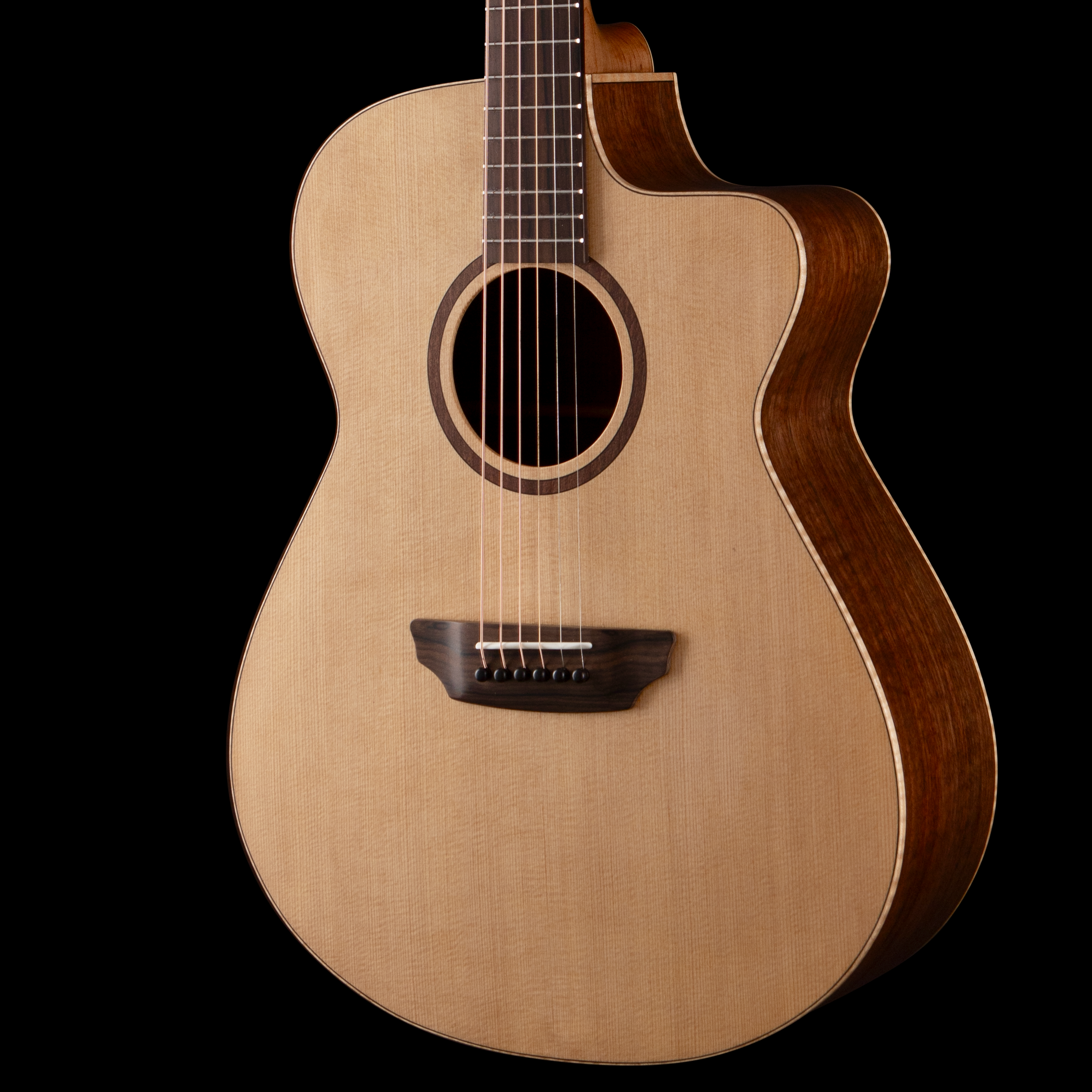 enTour 2026 Donovan Leah Guitars - Caroline - Benchmark - Cutaway - Body Front – 1.png