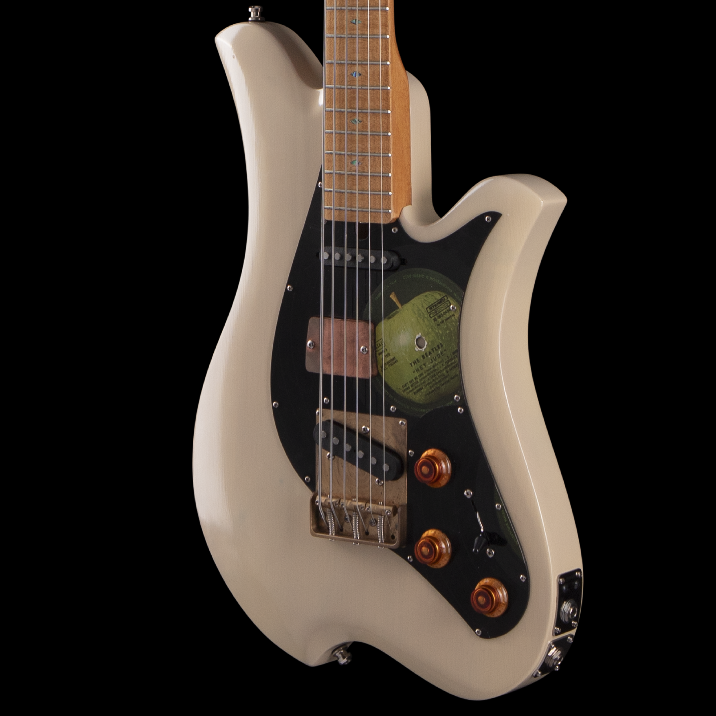 enTour 2026 Bacci Guitars Leonardo Baritone Hey Jude - Body Front.png
