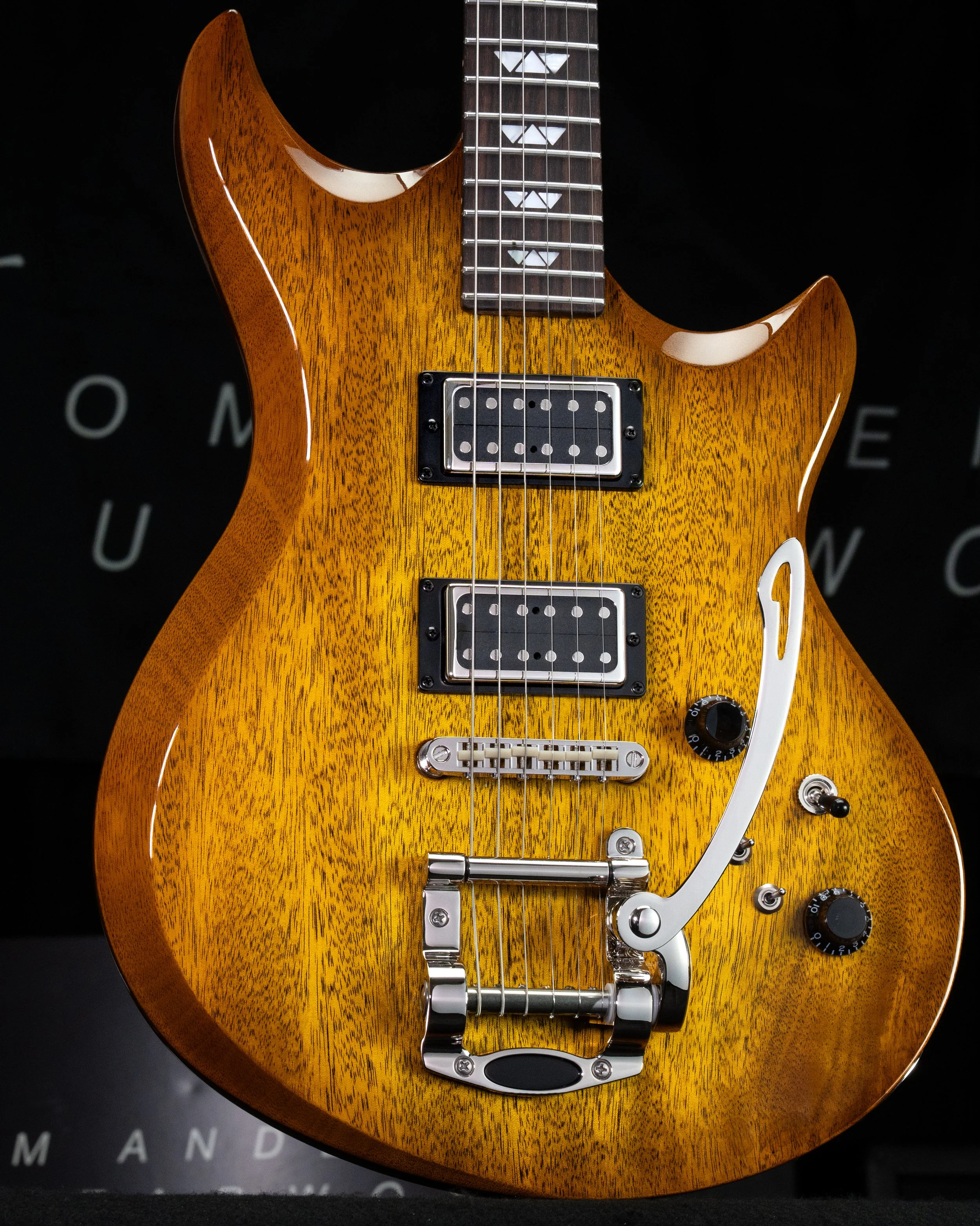 Anderson-Guitarworks_Wolfhound_Tobacco Fade.jpg